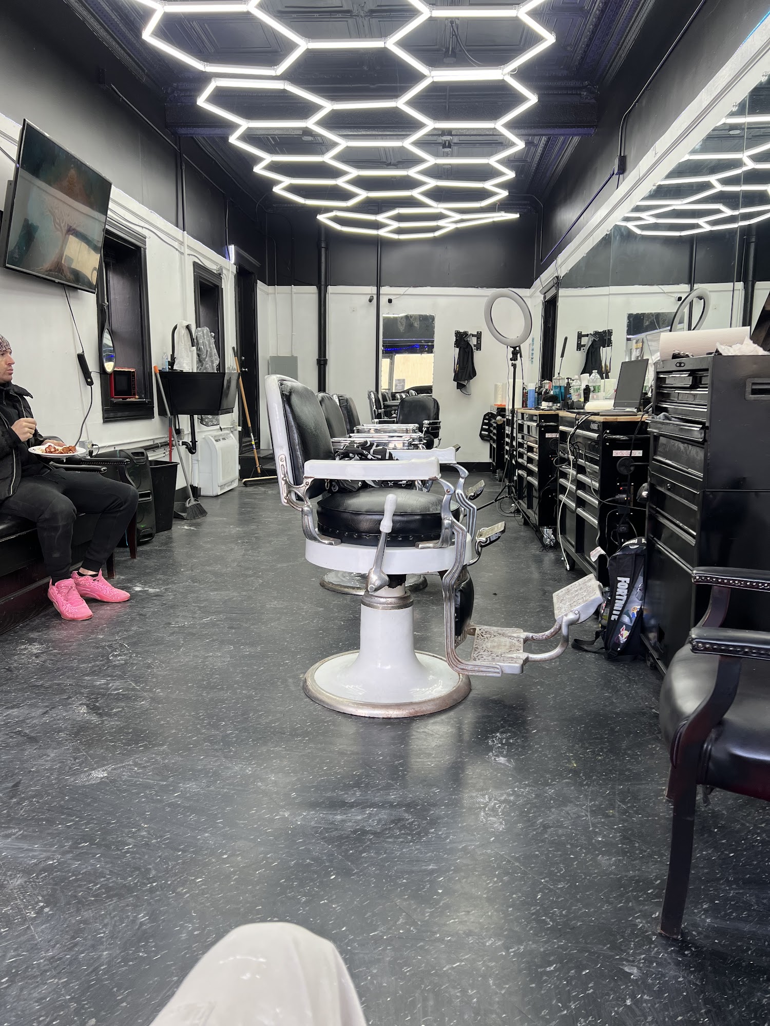 Everett Kendall Barber Parlor LLC 51 Market St, Amsterdam New York 12010