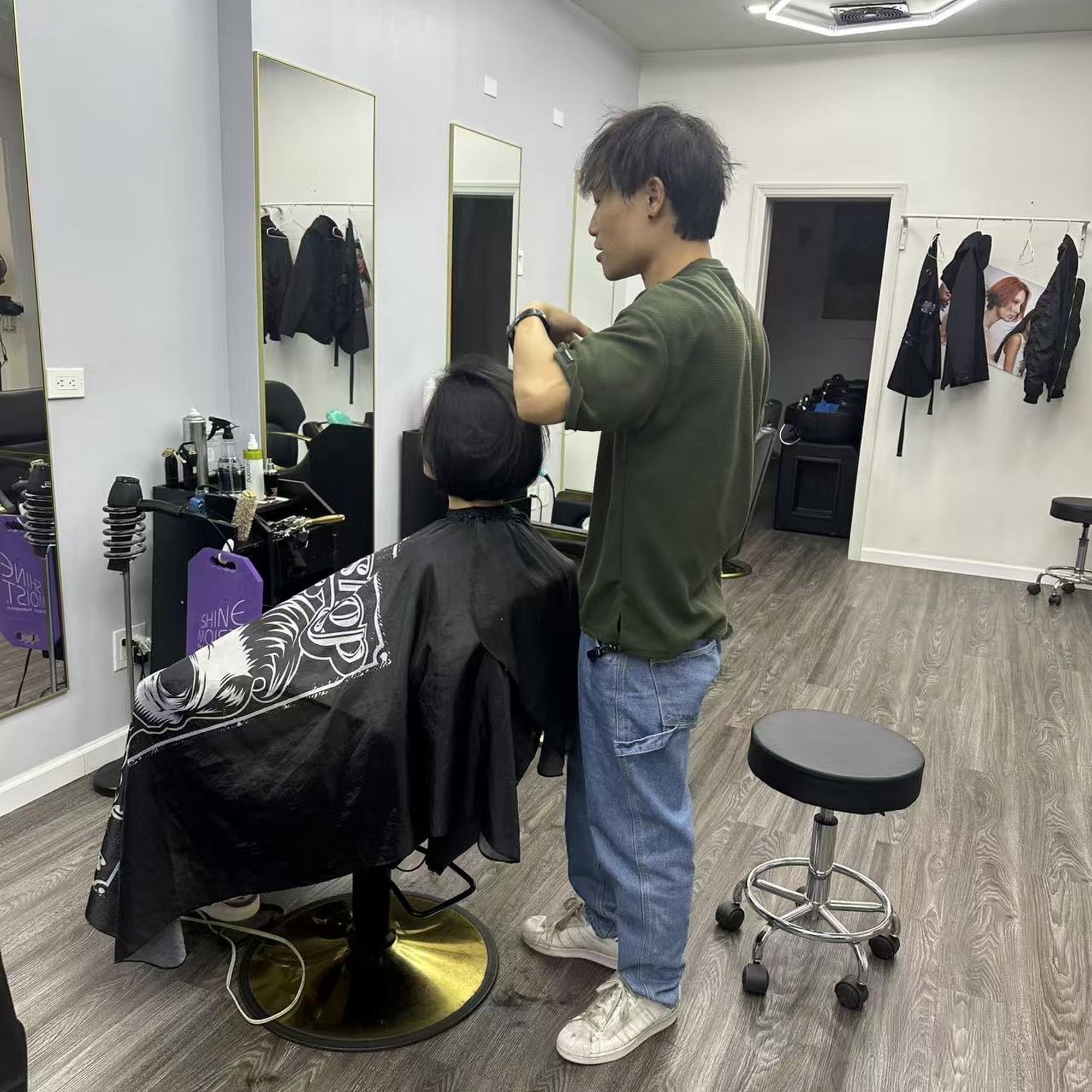 Salon EM 31-17 30th Ave., Astoria New York 11102
