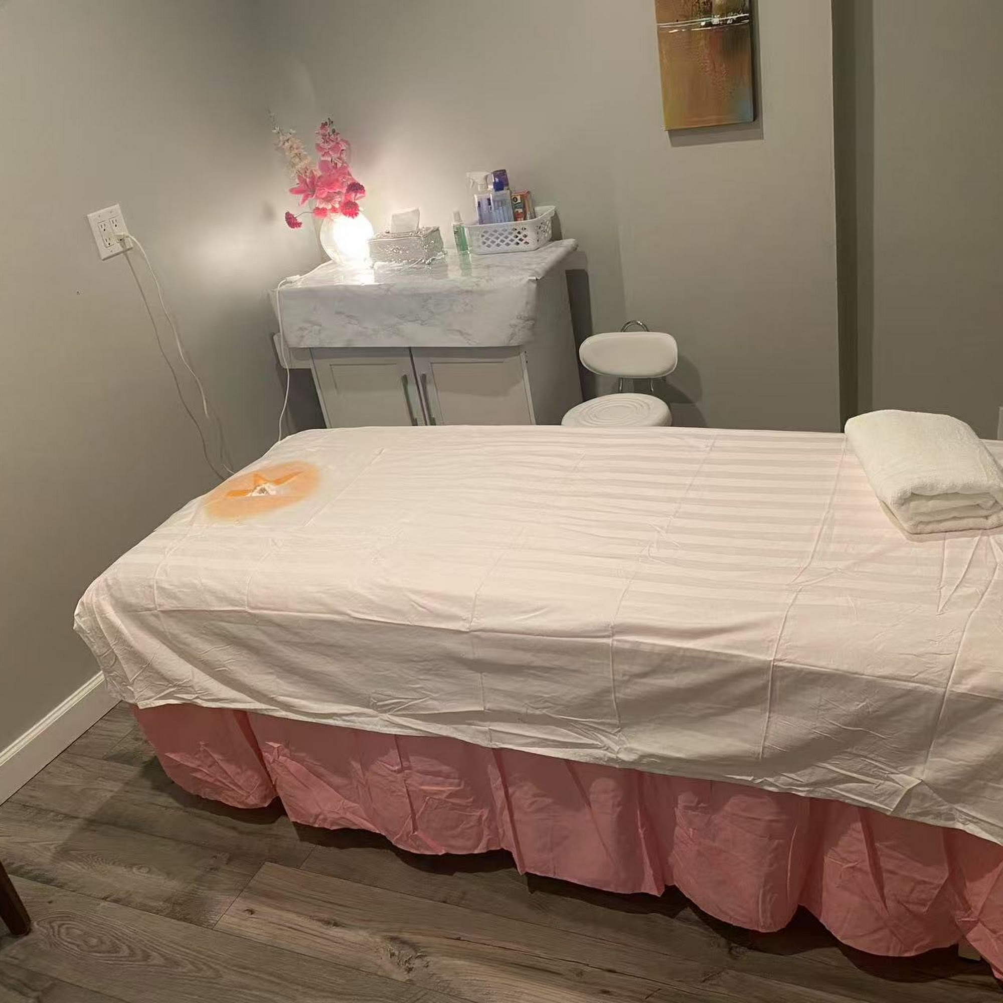 M & H Spa (New H & W Spa) 285 Broadway, Bethpage New York 11714