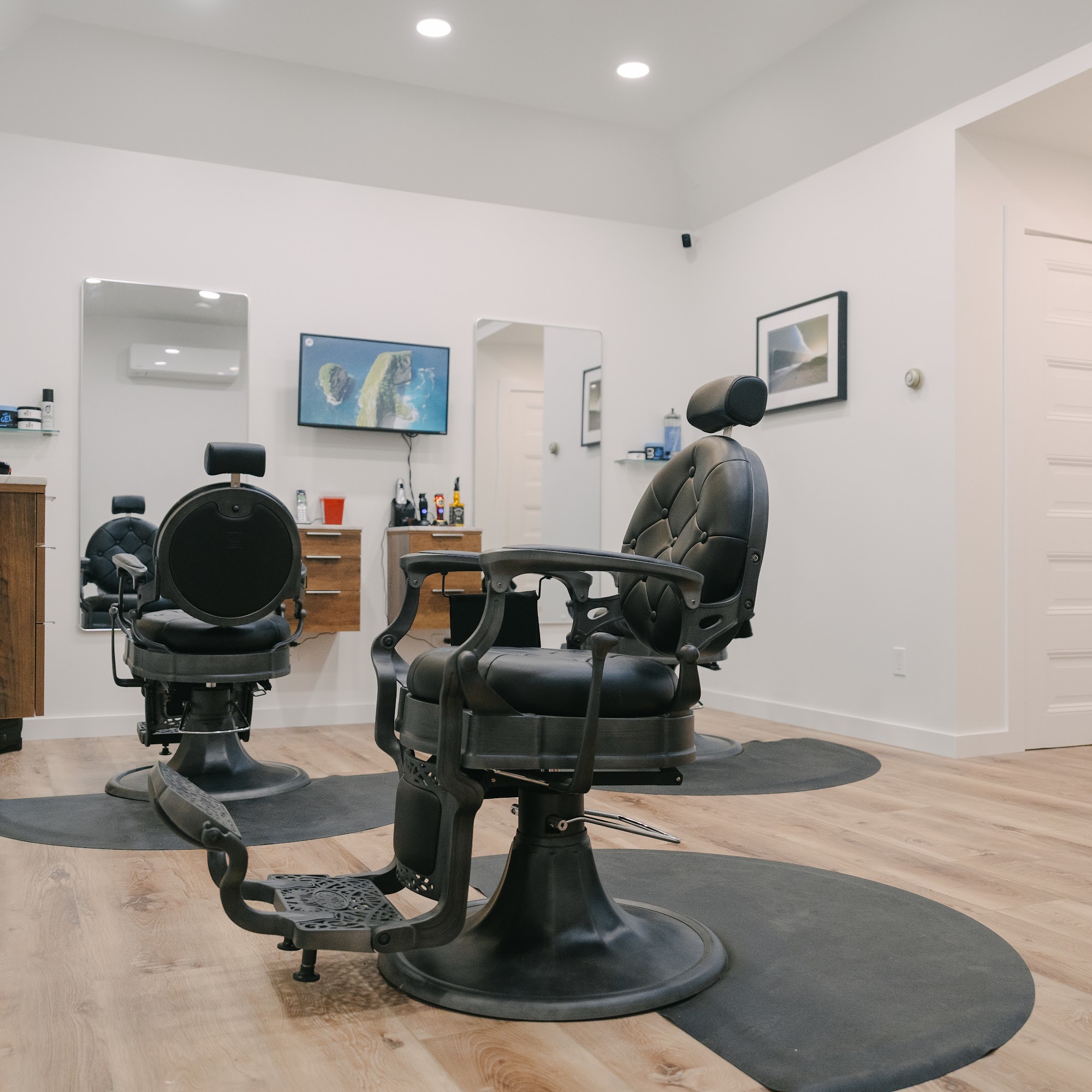 Hamptons Barber Lounge Bridgehampton 128 Bridgehampton-Sag Harbor Turnpike, Bridgehampton New York 11932