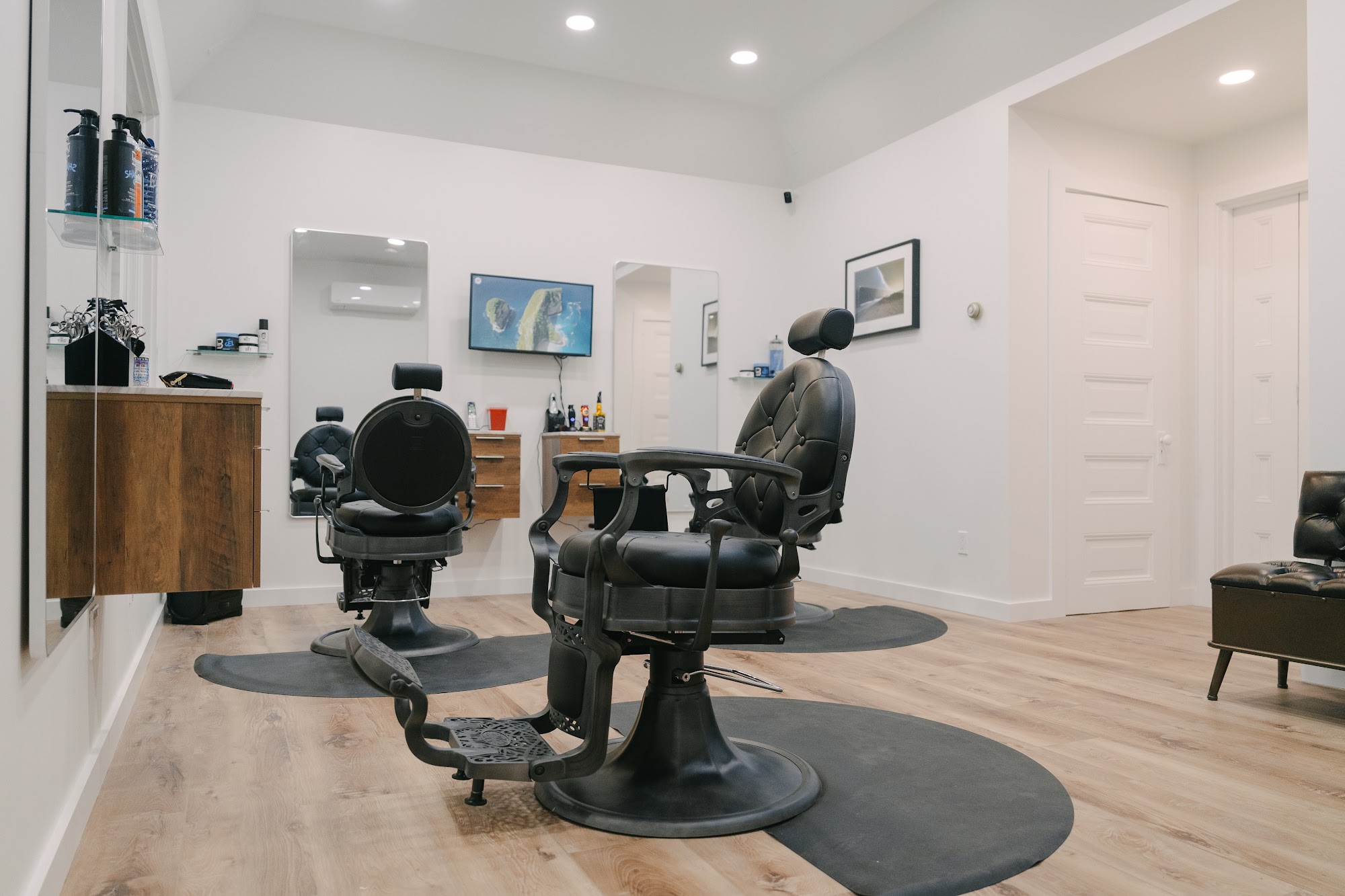 Hamptons Barber Lounge Bridgehampton 128 Bridgehampton-Sag Harbor Turnpike, Bridgehampton New York 11932