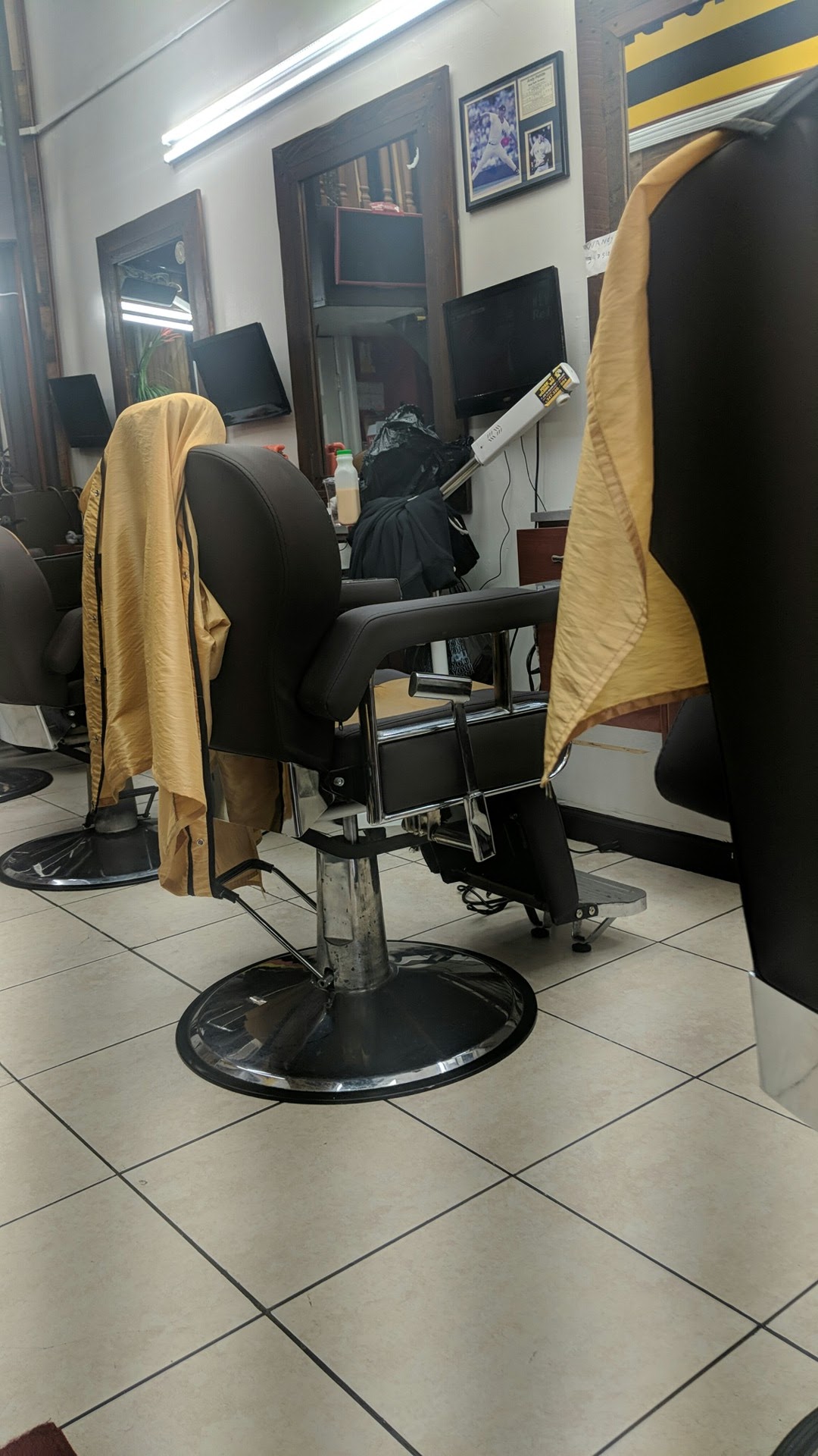 El Dukesito Barbershop