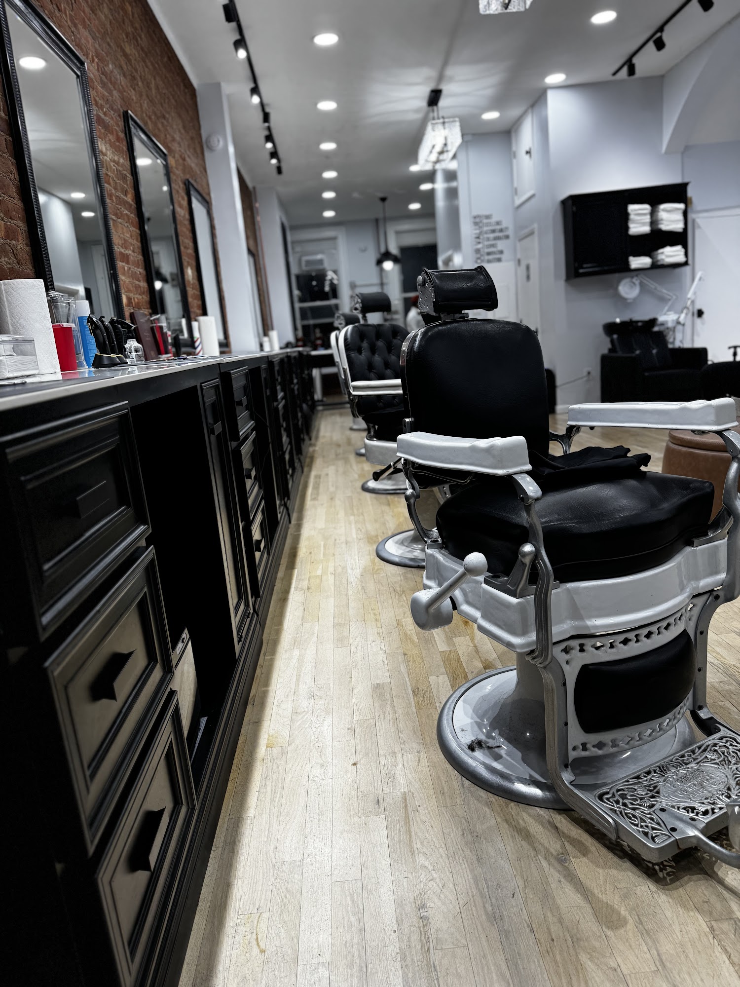 Mr. Barber 9 Greene Ave, Brooklyn New York 11238