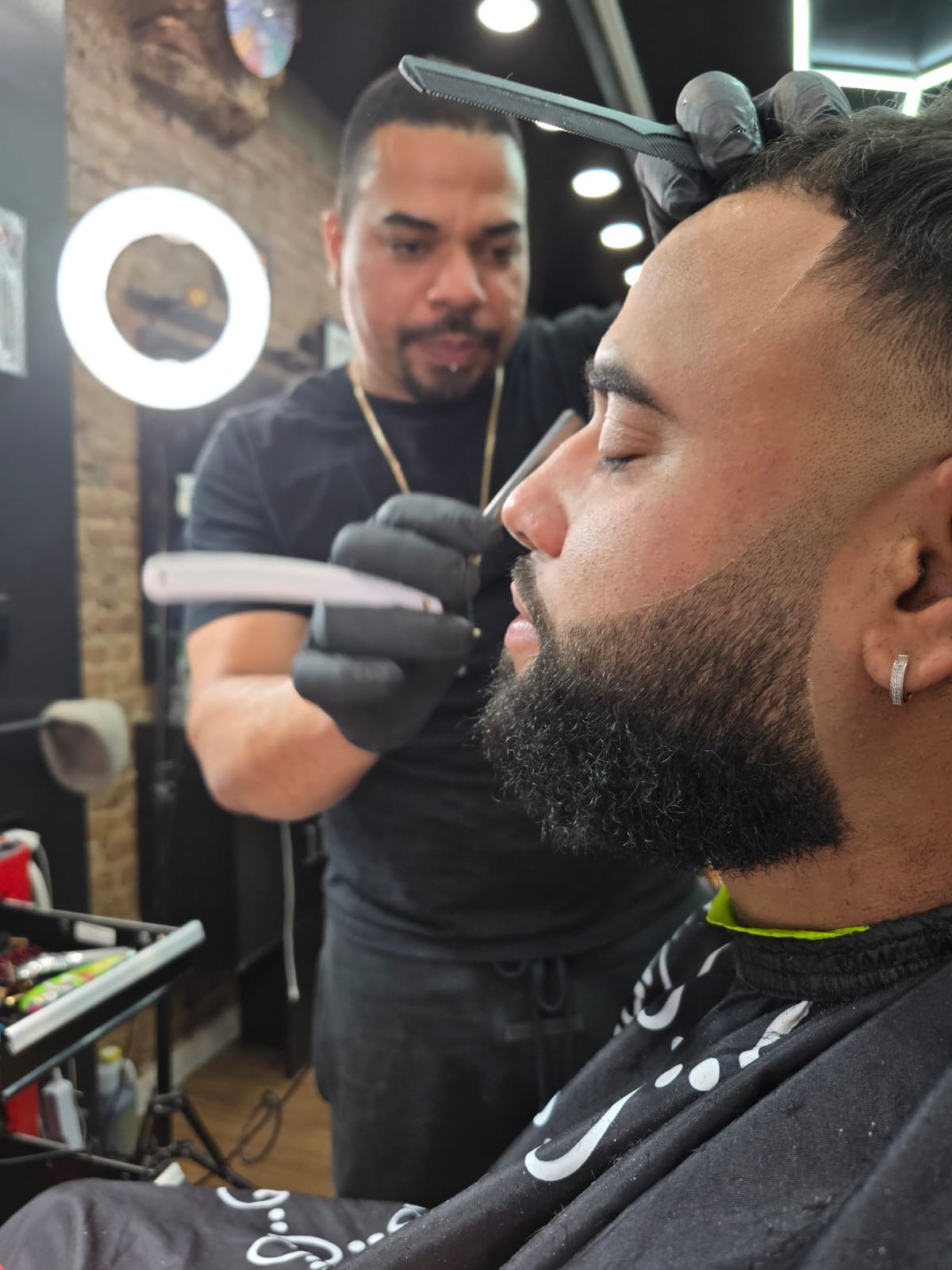 Sharp blade barber shop unisex? 354 Broadway, Brooklyn New York 11211