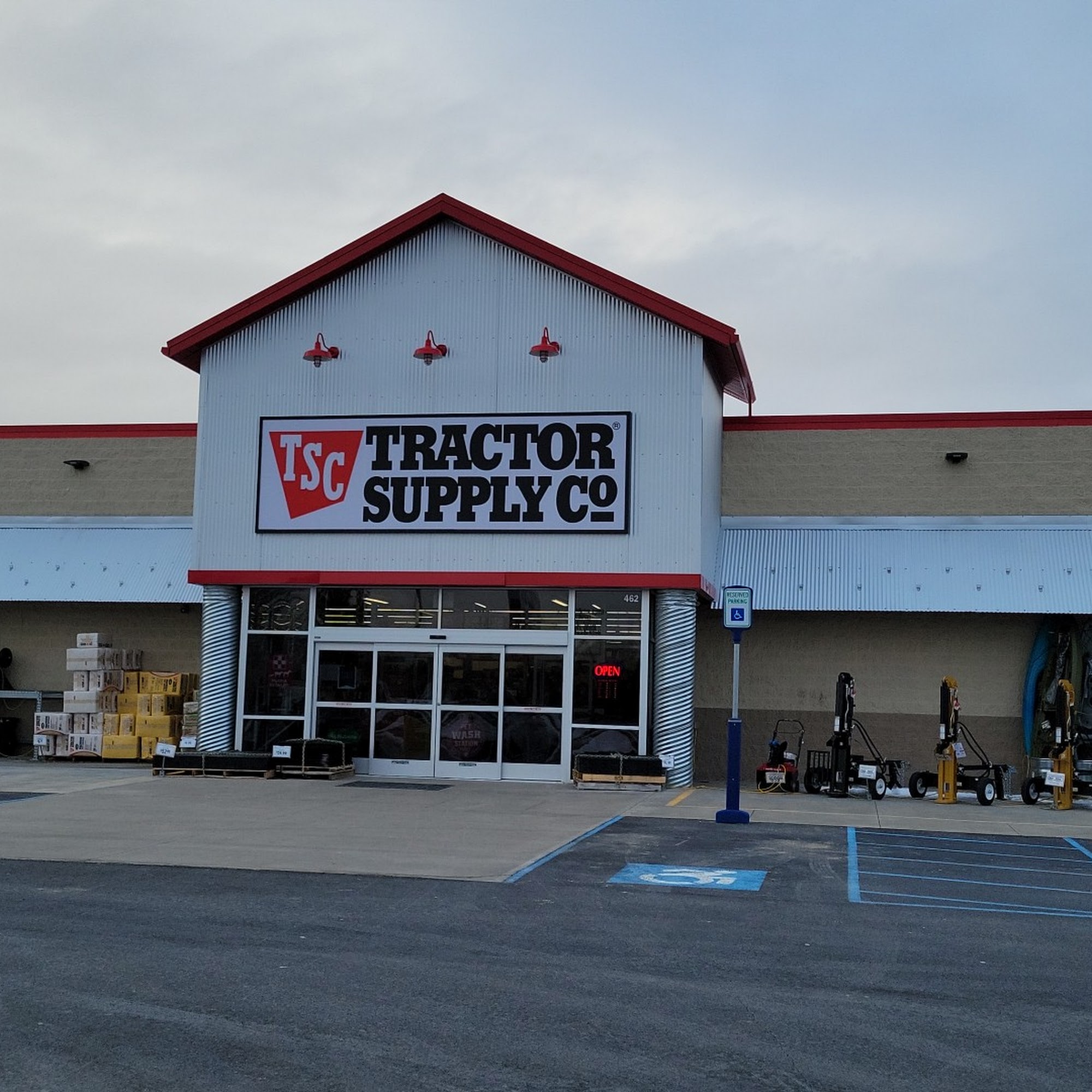 Tractor Supply Co. Champlain