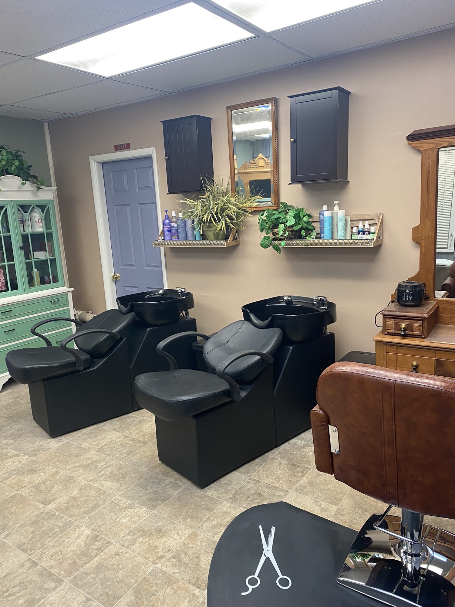 Headliner Beauty & Barber