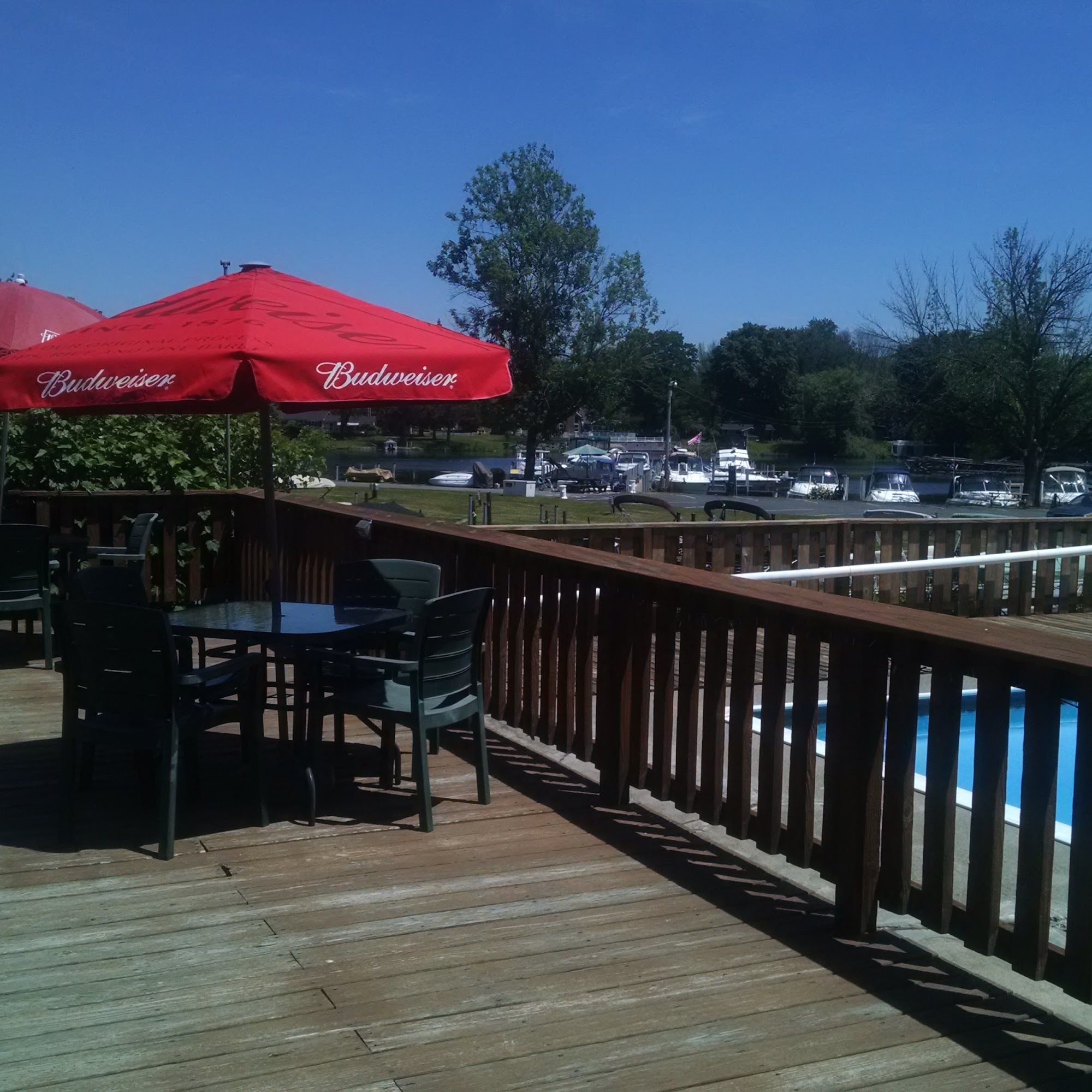 Docks Grill At Pirates Cove Marina Clay