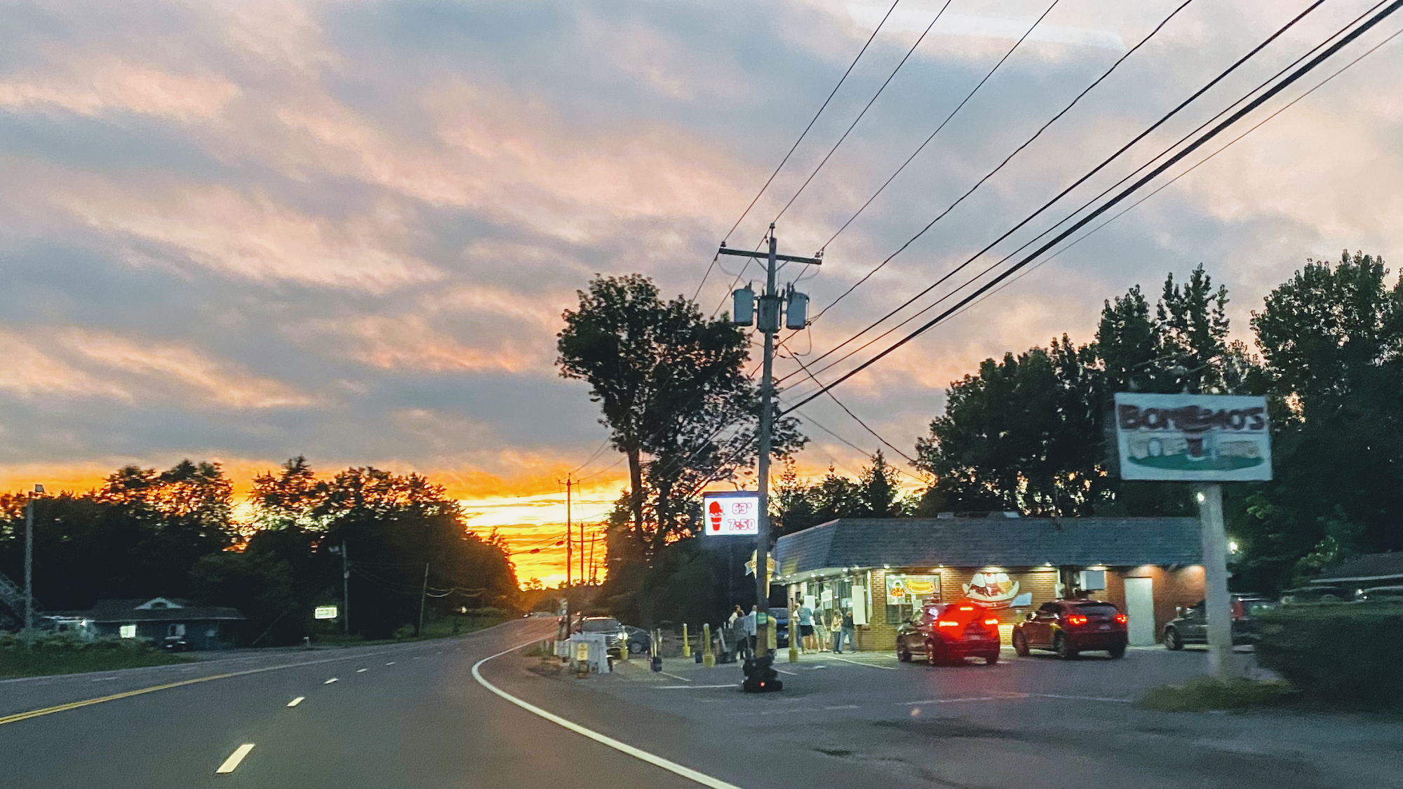 Bonomo's Dari Creme and Frozen Dessert To Go Room Clinton