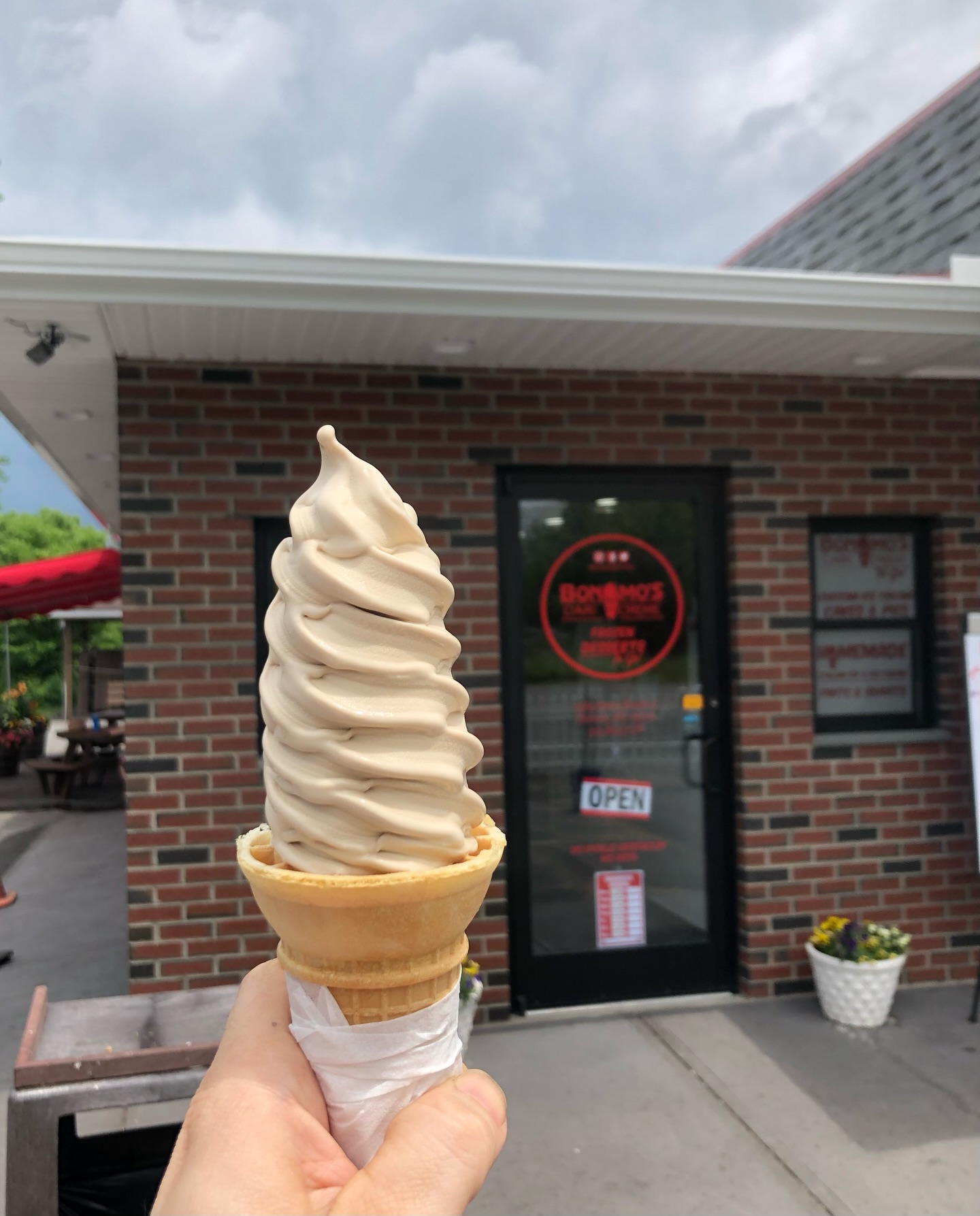 Bonomo's Dari Creme and Frozen Dessert To Go Room Clinton