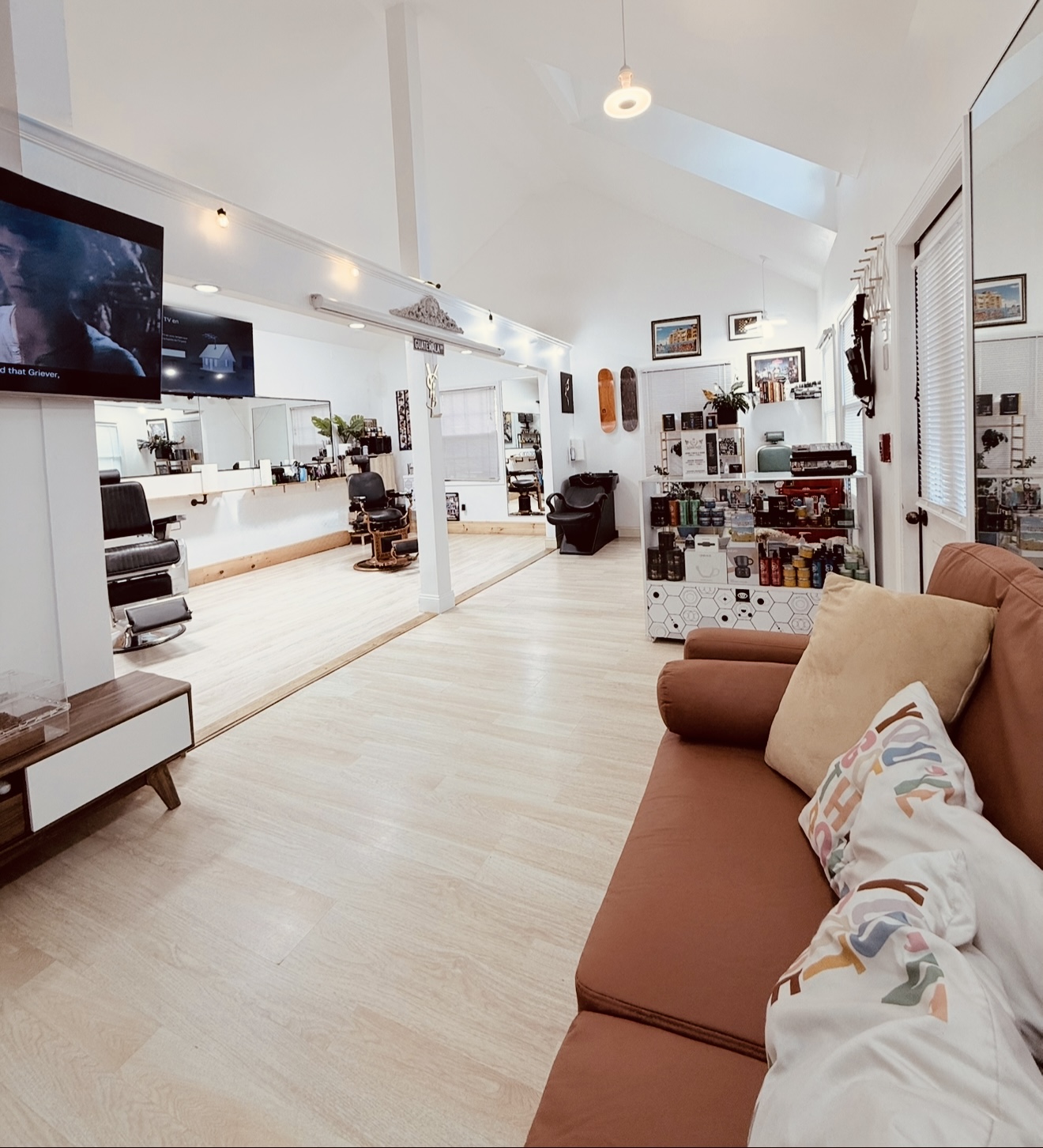 DELEON LEGEND CLUB 135 3rd Street Sterlington Commons #11, Greenport New York 11944