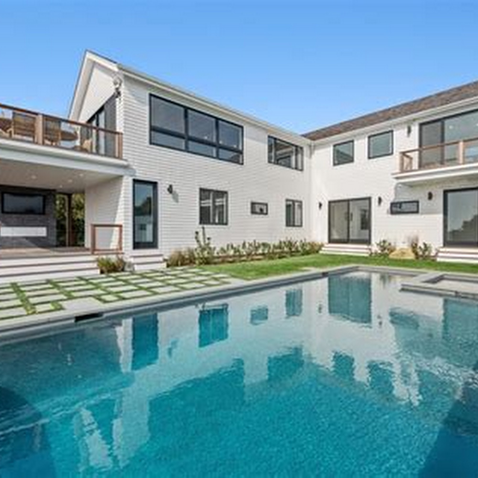 Hampton Bays Pool Co