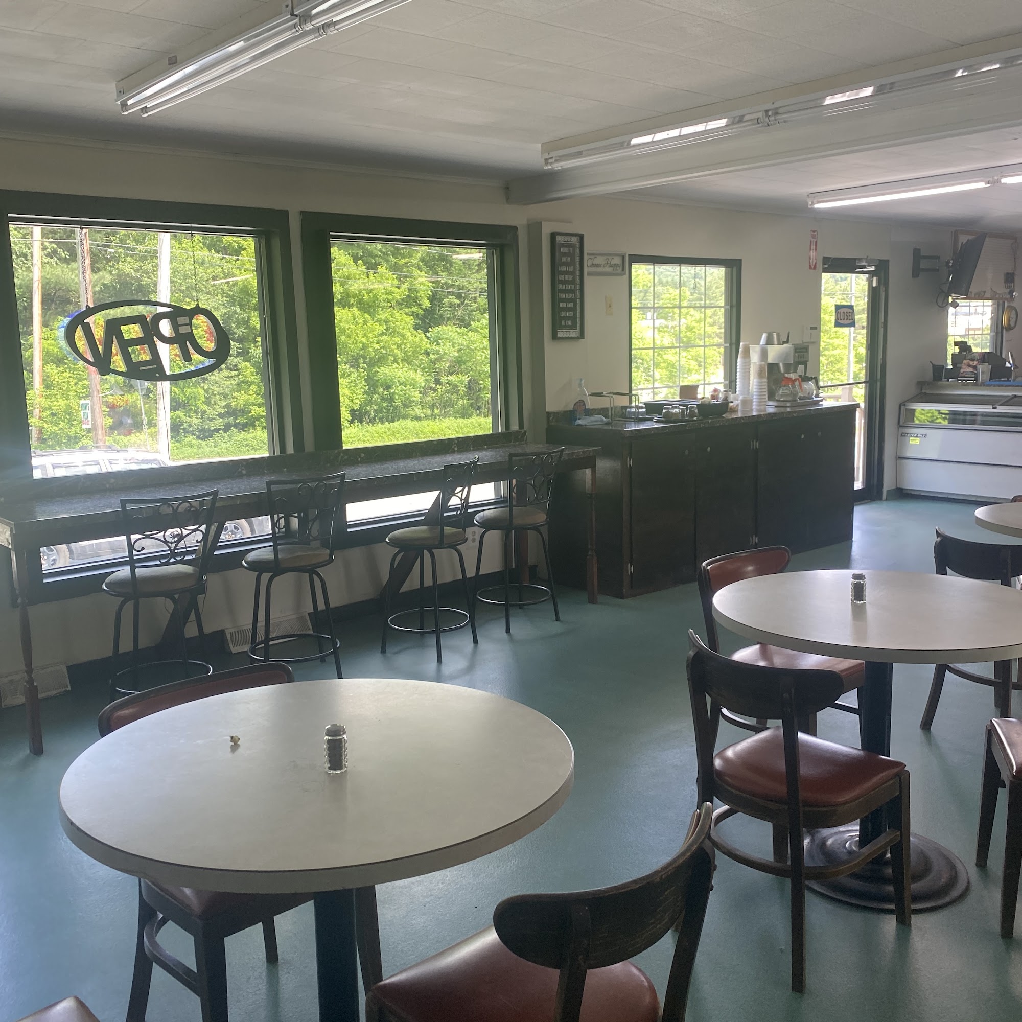 Benny’s pizza 437 US-209, Huguenot