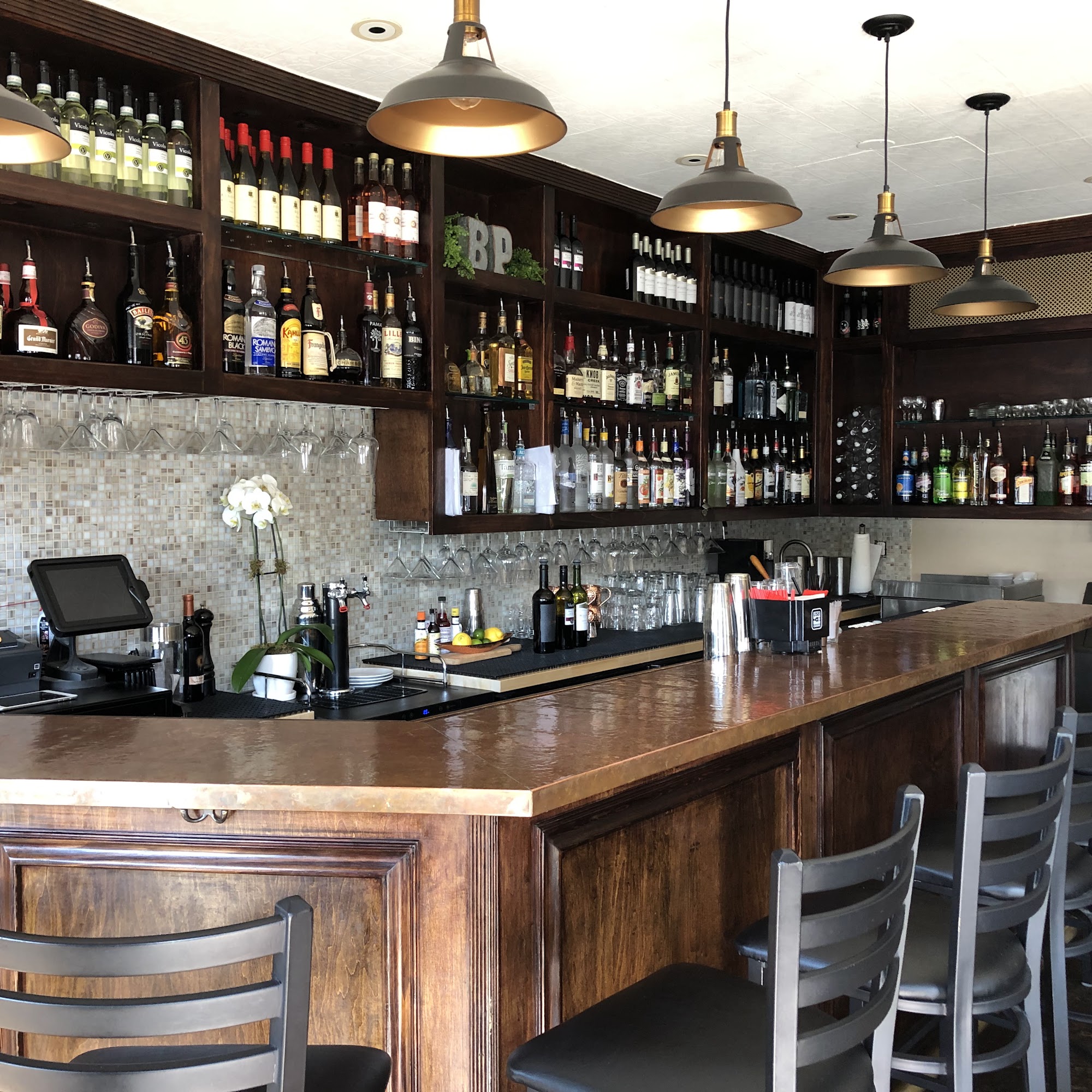 Bar Petite Huntington