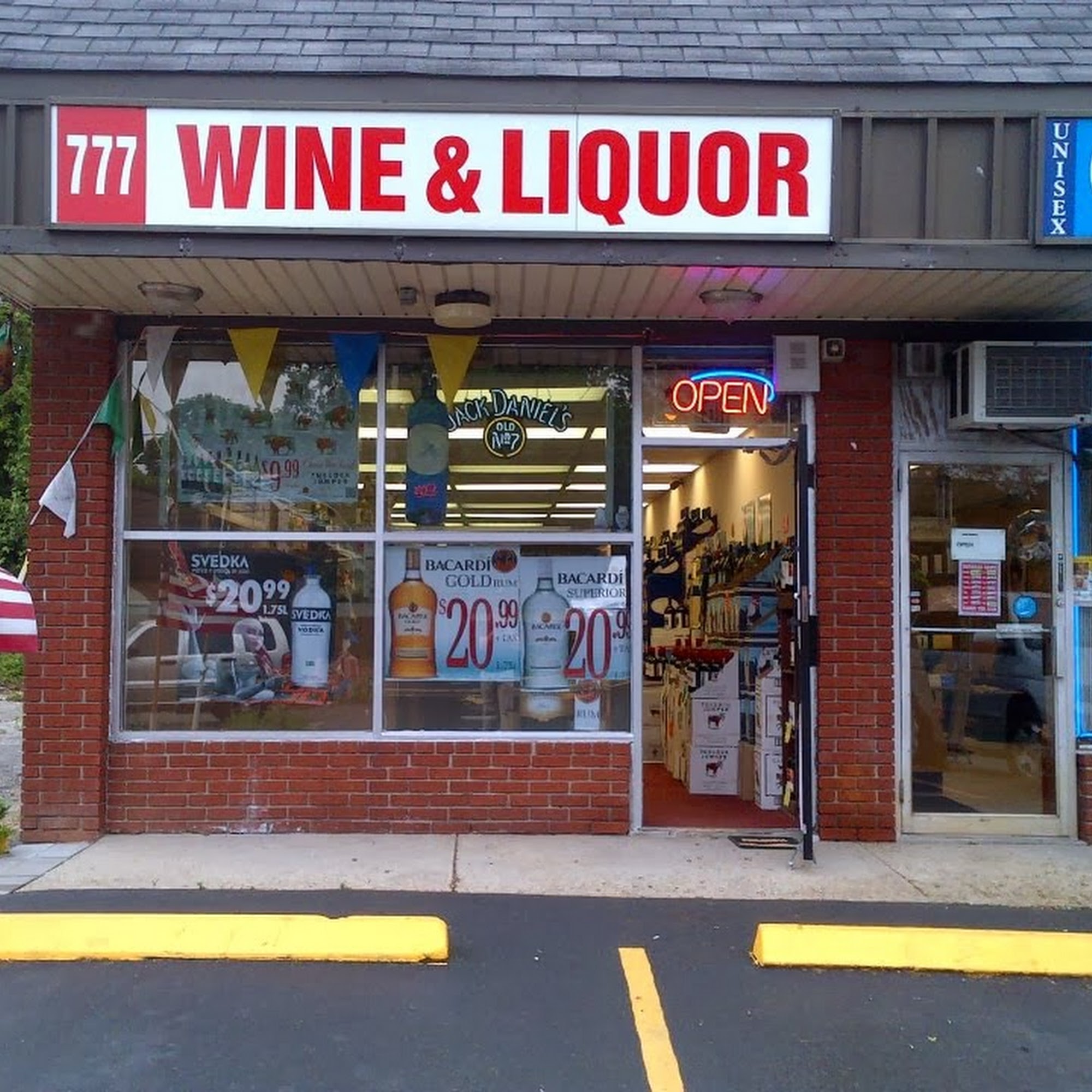 Chanda's Liquors Islip