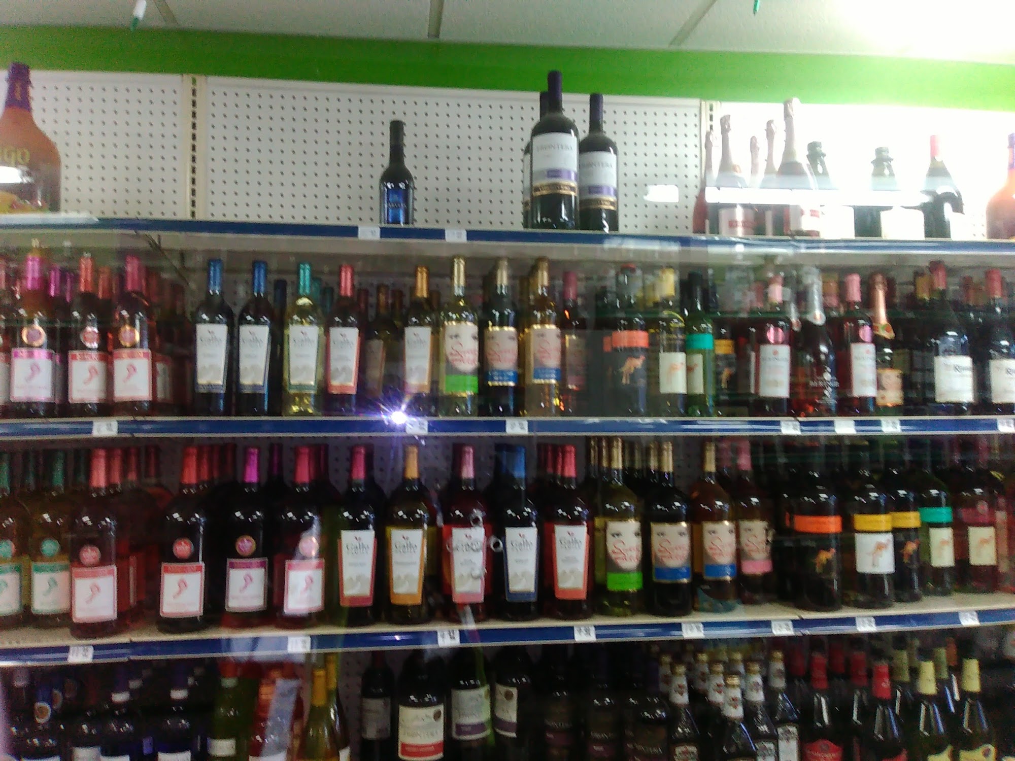 New Lucky Star Wines & Liquor Jamaica