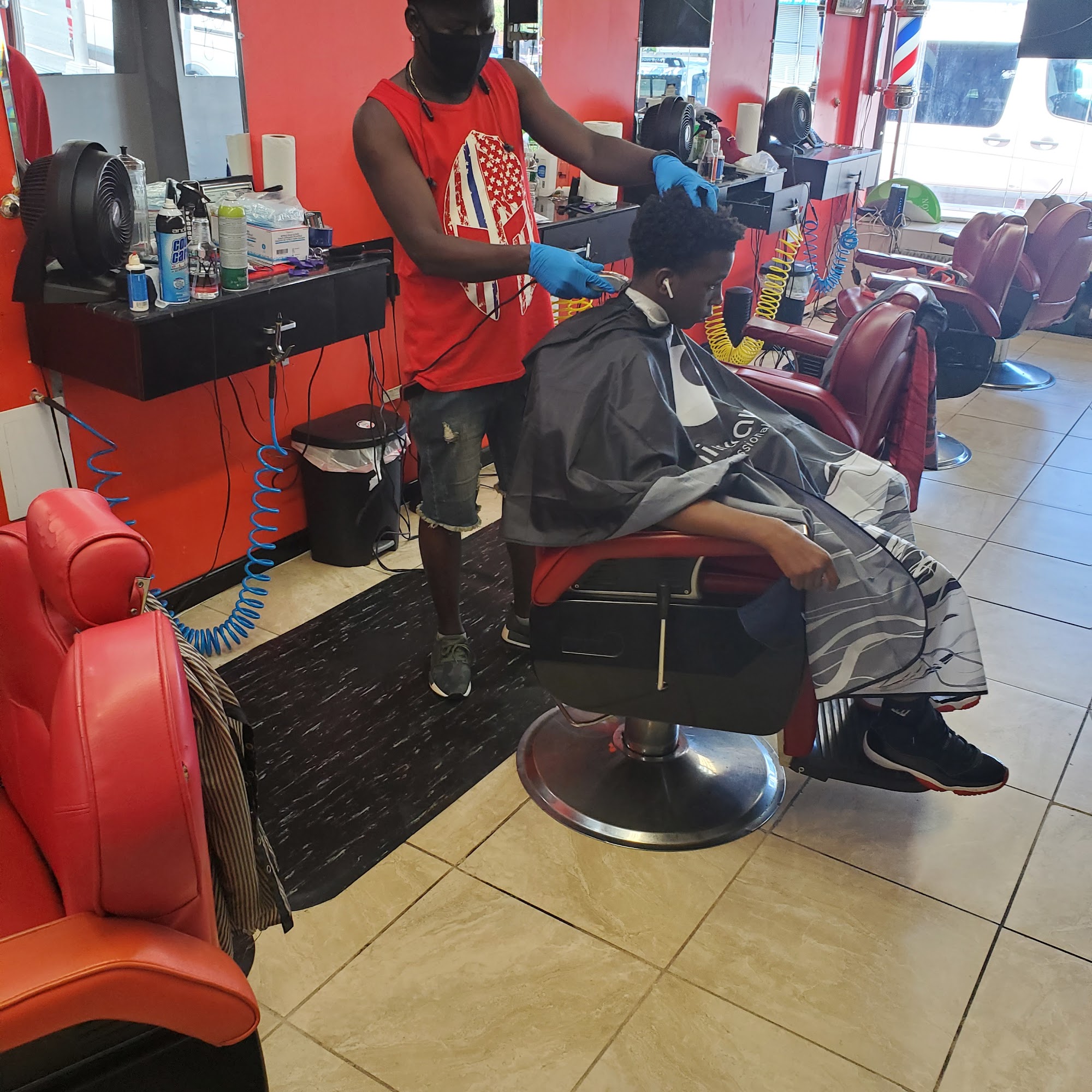 Fanatik-International Unisex Barbershop
