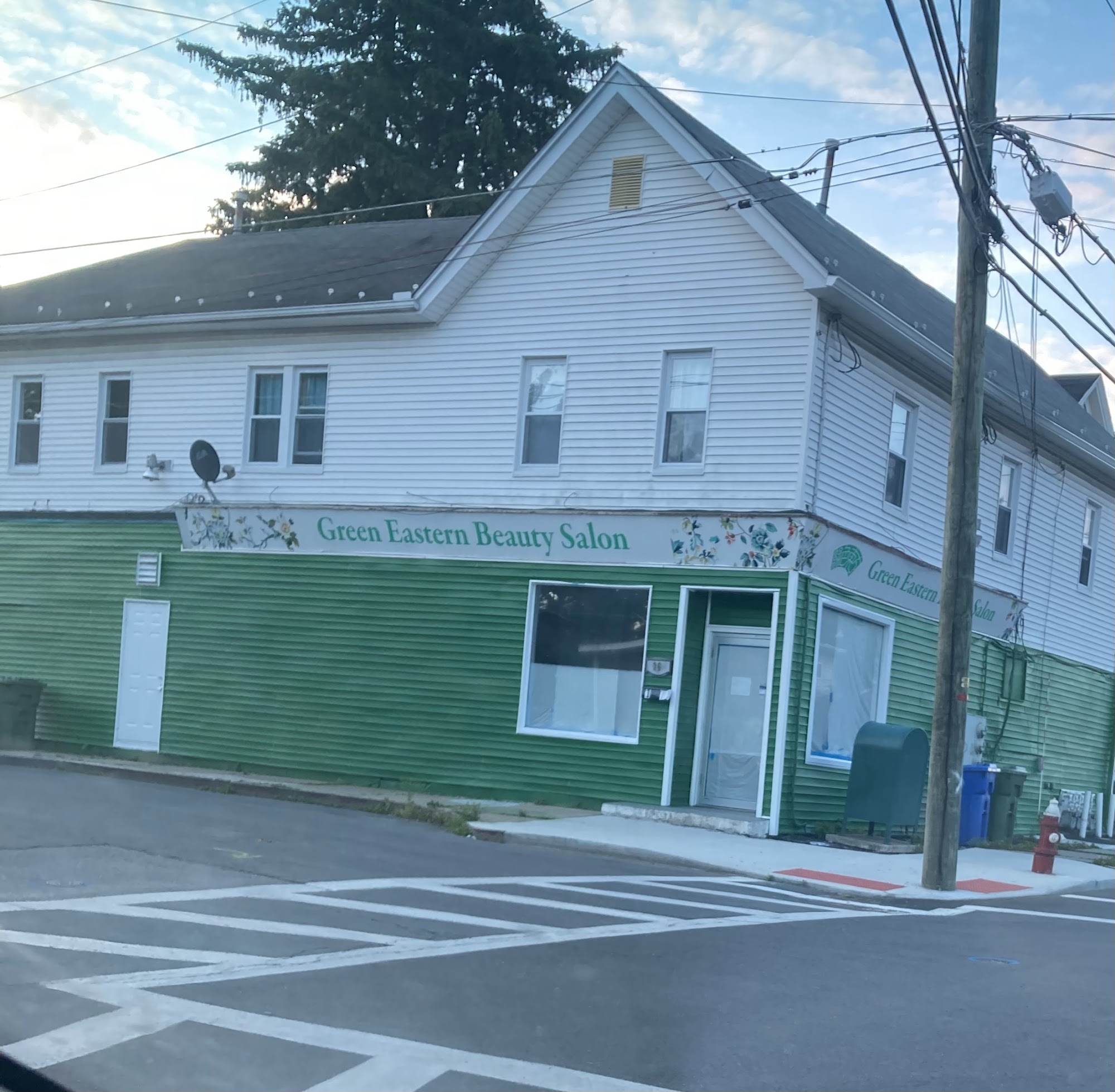 Green Eastern Beauty Salon