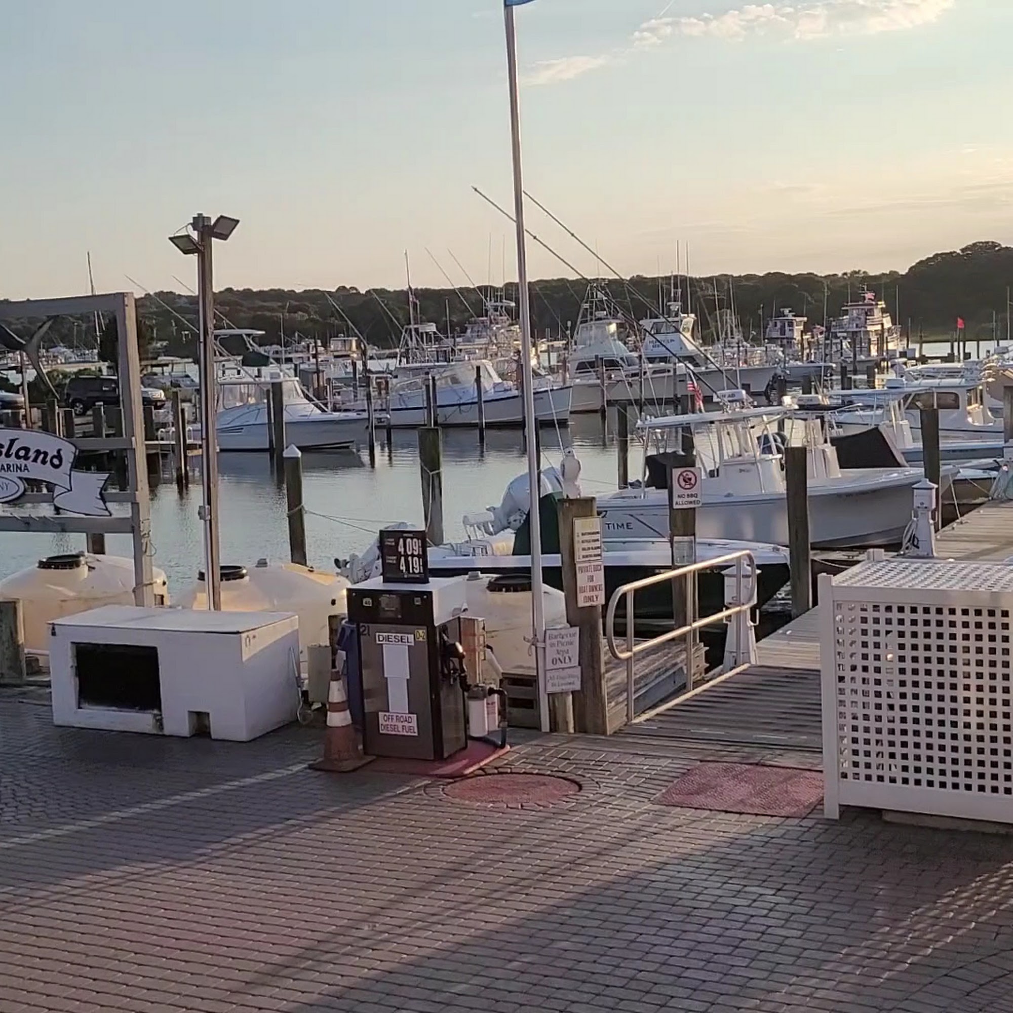 Sam's Star Island Yacht Club & Marina Montauk
