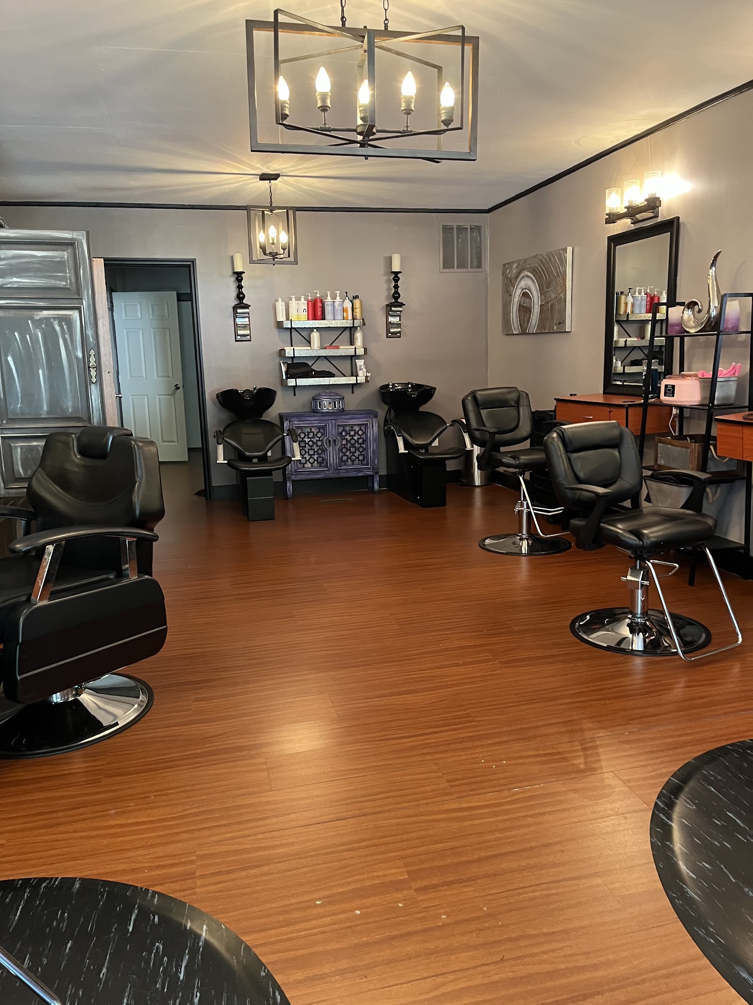 La Casa Bella Salon & Barber Shop