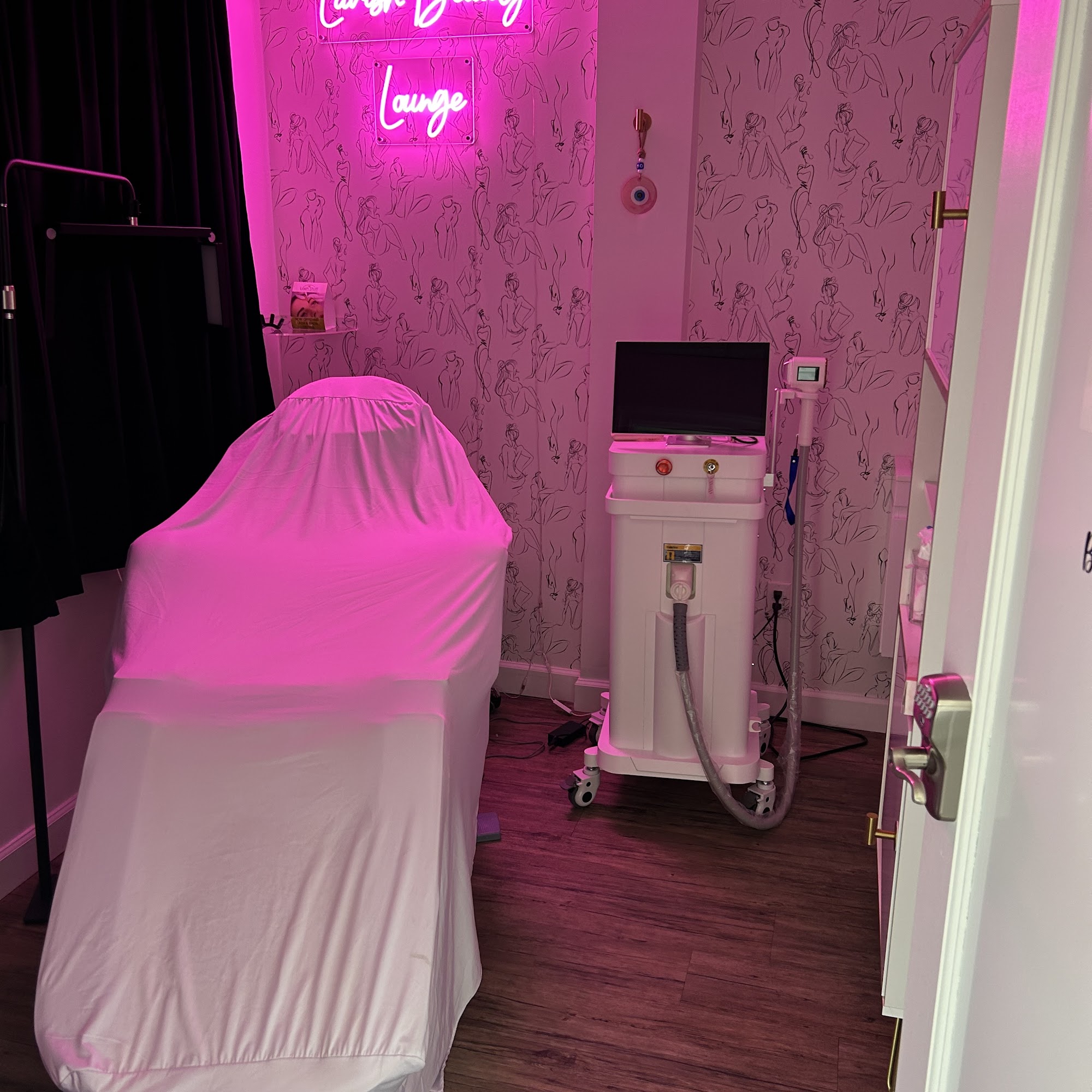 Lavish Beauty Lounge Inc 3115 Long Beach Rd Suite 121, Oceanside New York 11572