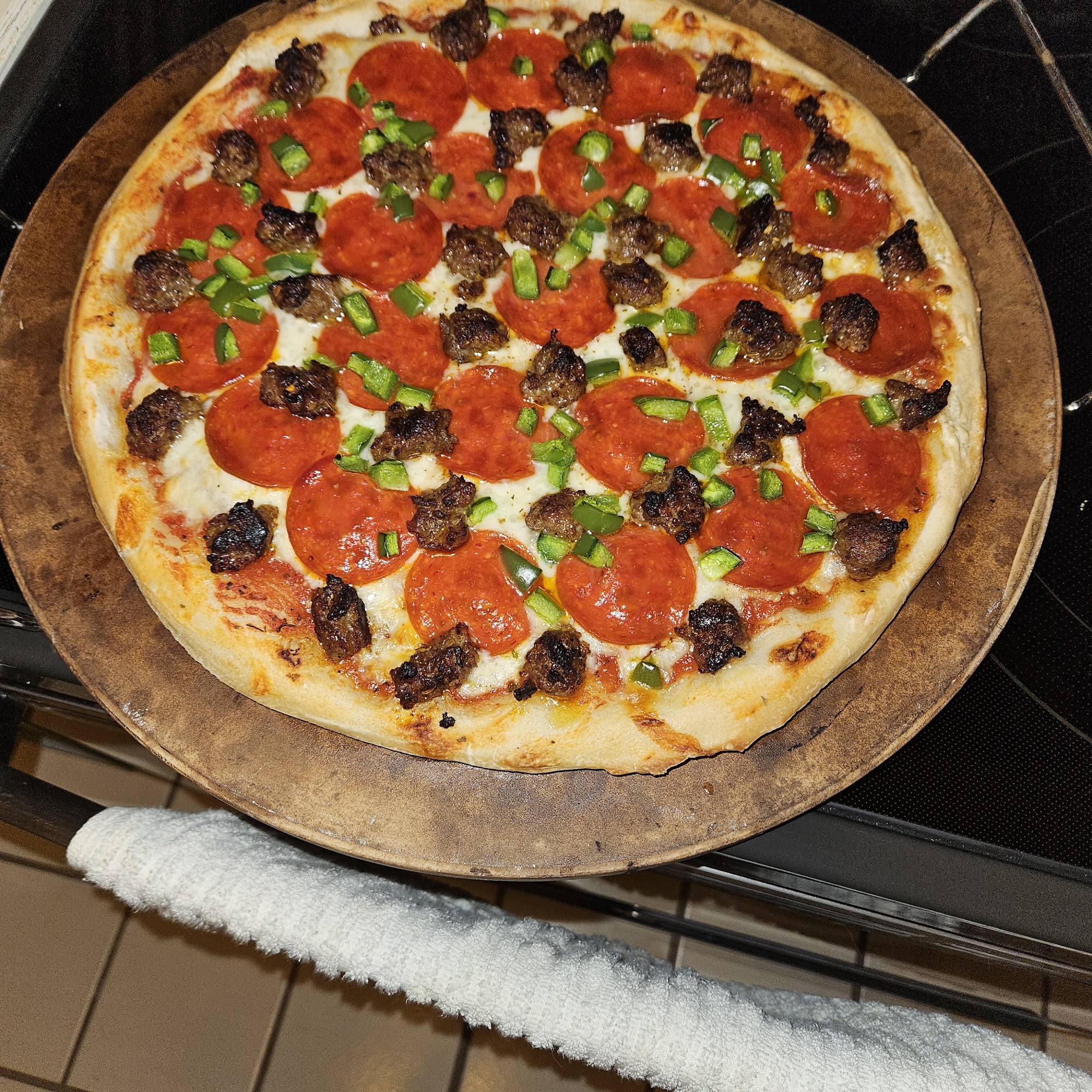 Colleen's Pizza 9085 Main, Otto