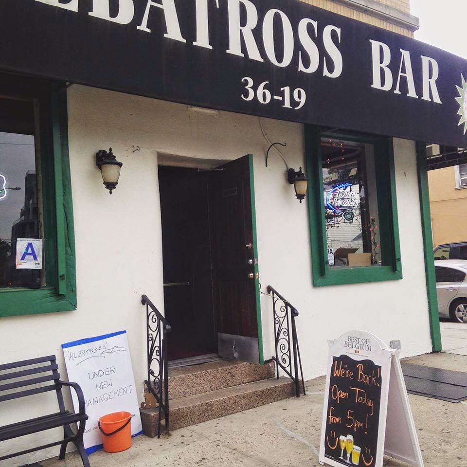 Albatross Bar Queens