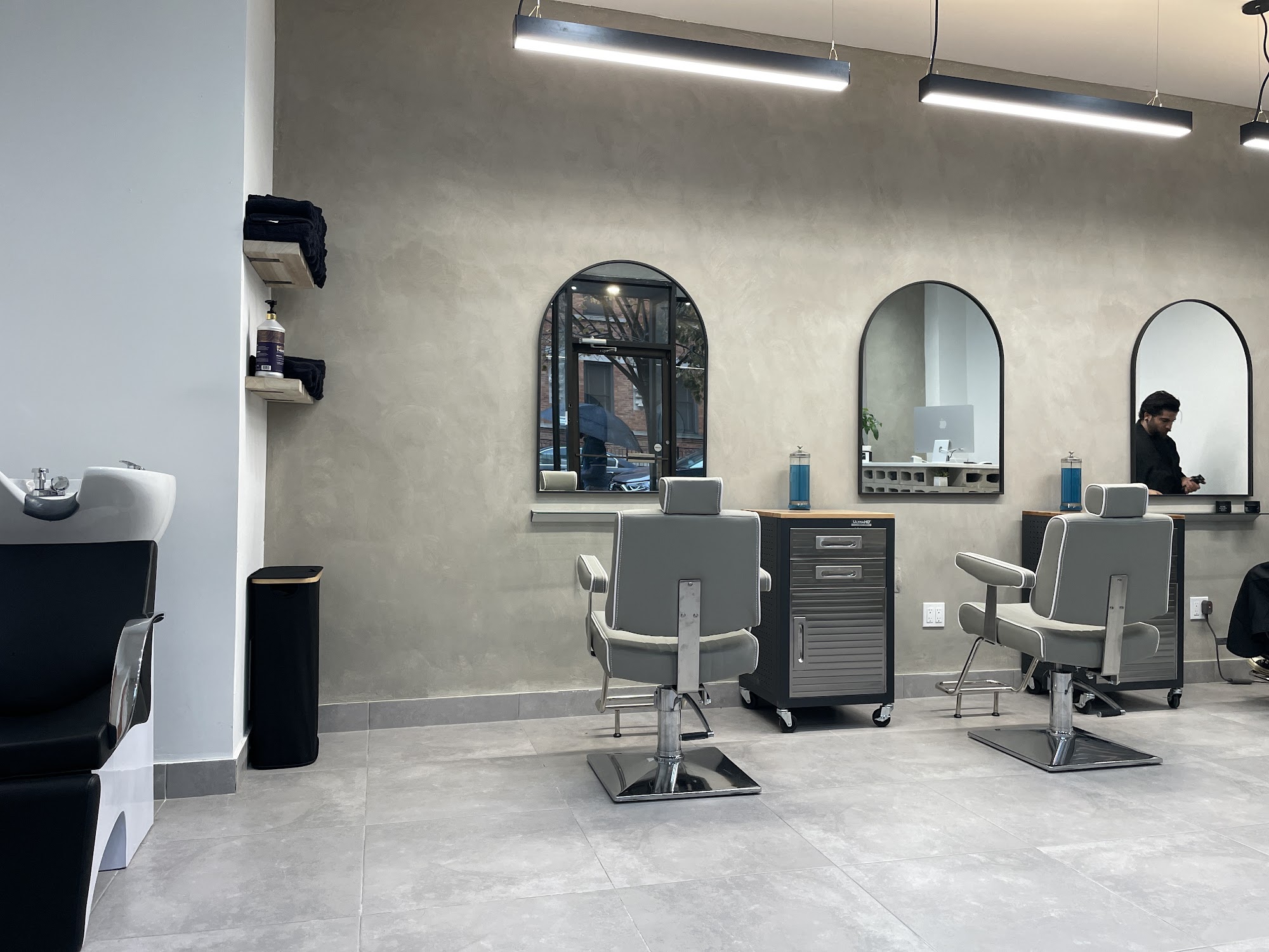 Malee Mens Image & Grooming 31-06 38th St, Queens New York 11103