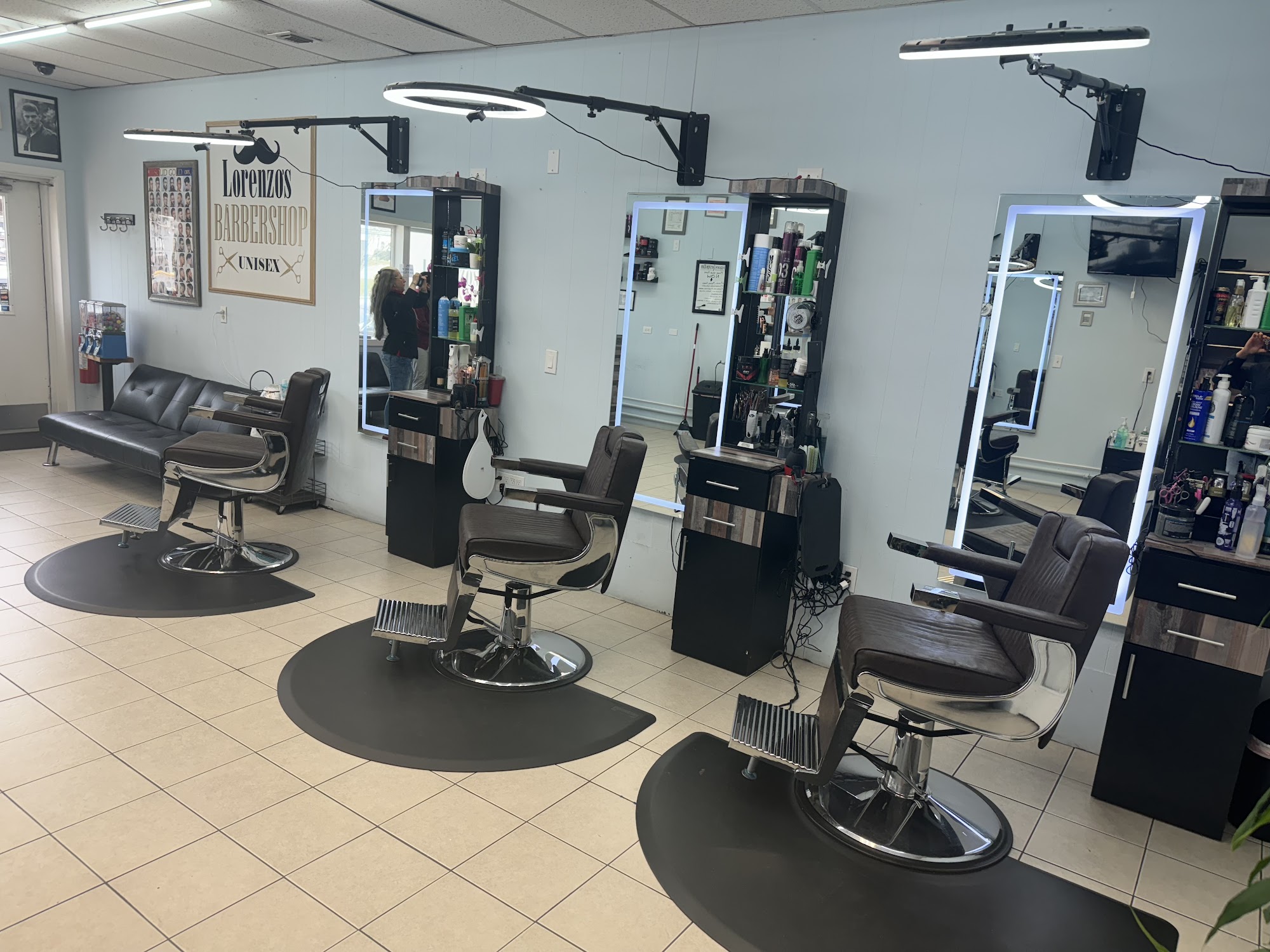 Lorenzo's Barbershop Unisex Corp