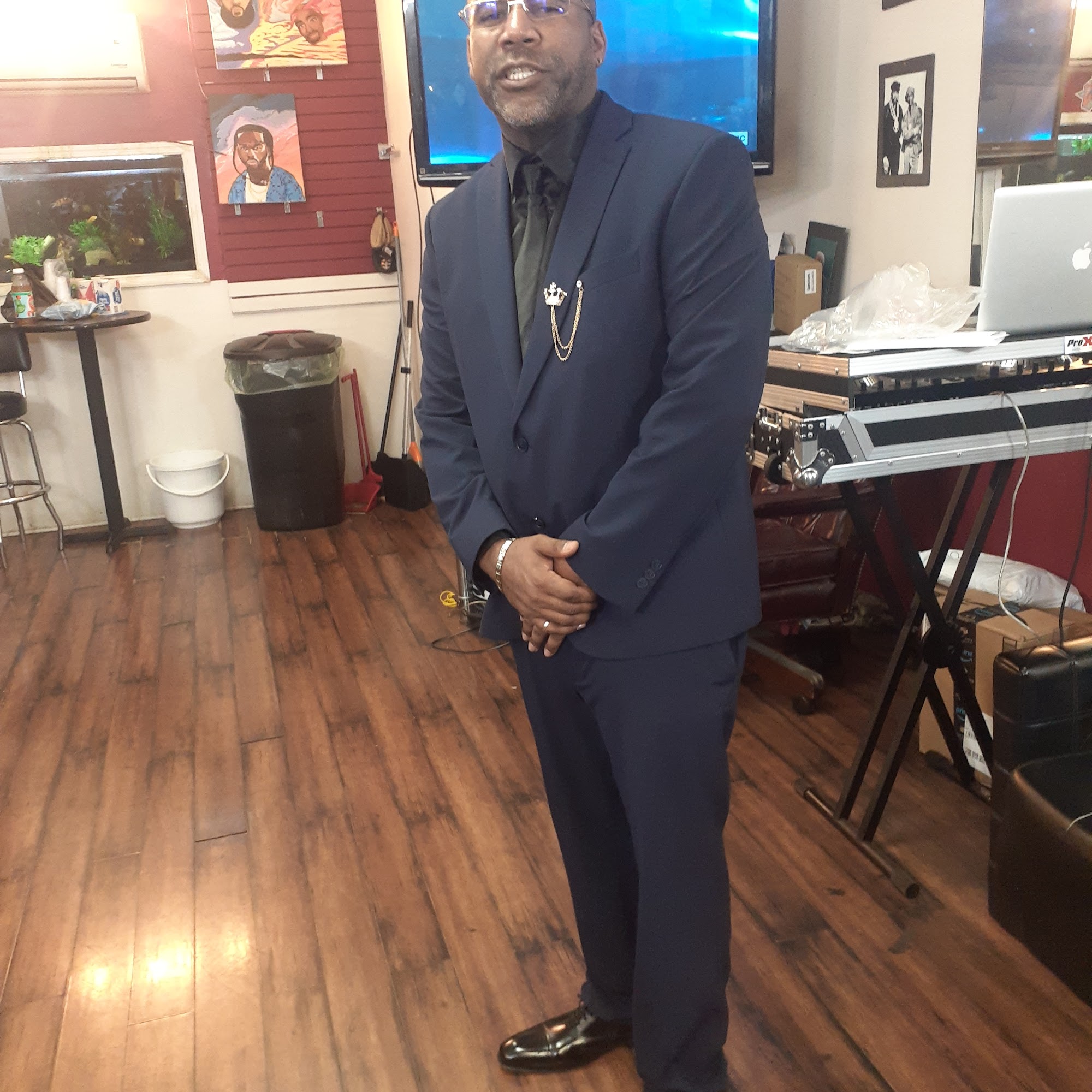 C Rocks Cutting Edge 198-15 Hollis Ave, St. Albans New York 11412