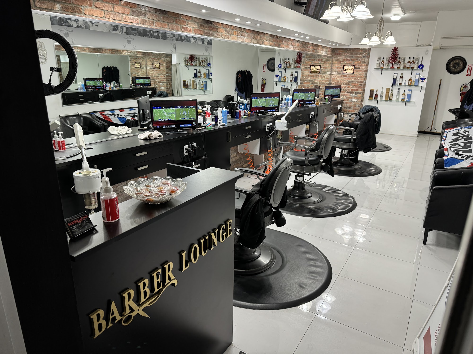Barber Lounge LI