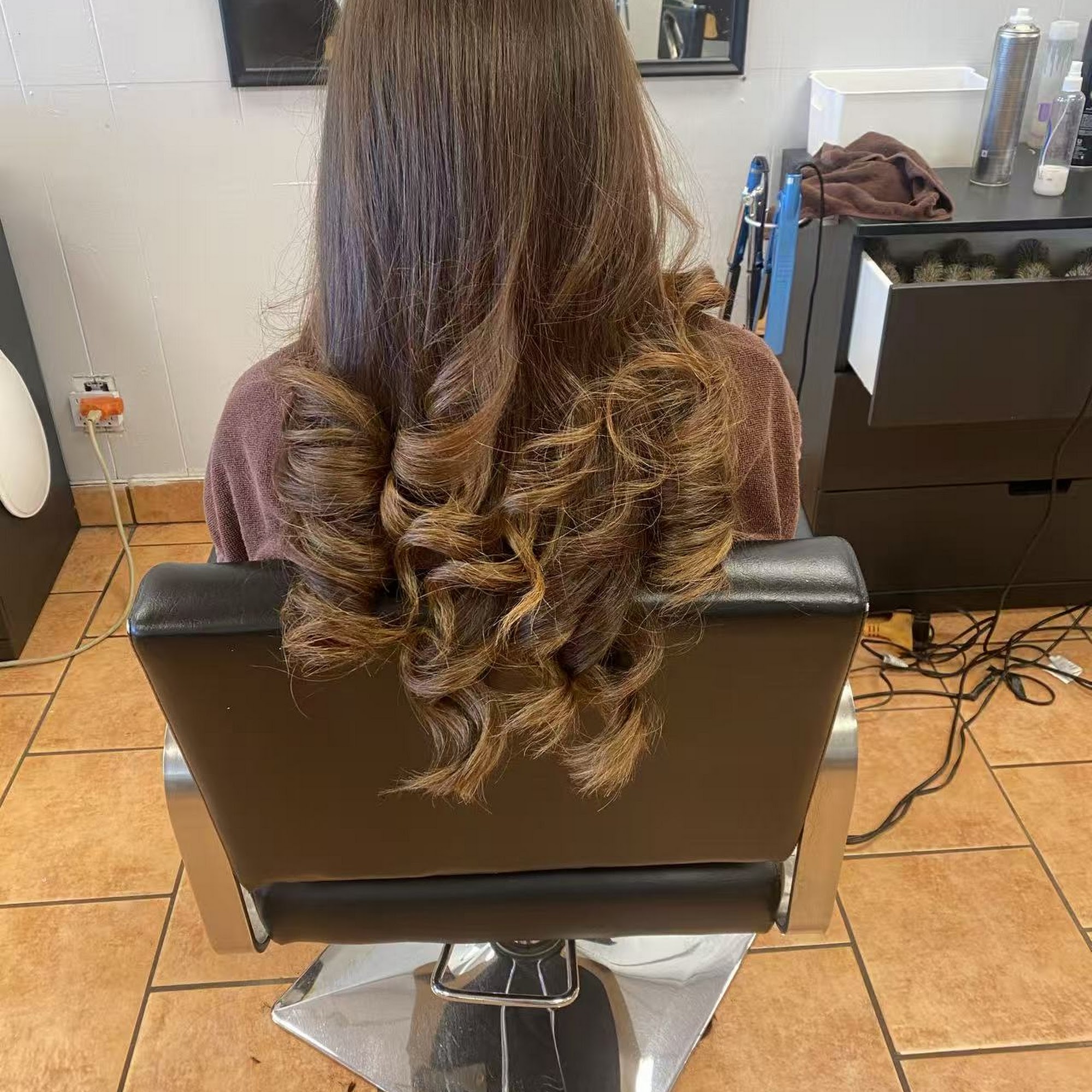 Dye&blow hair salon