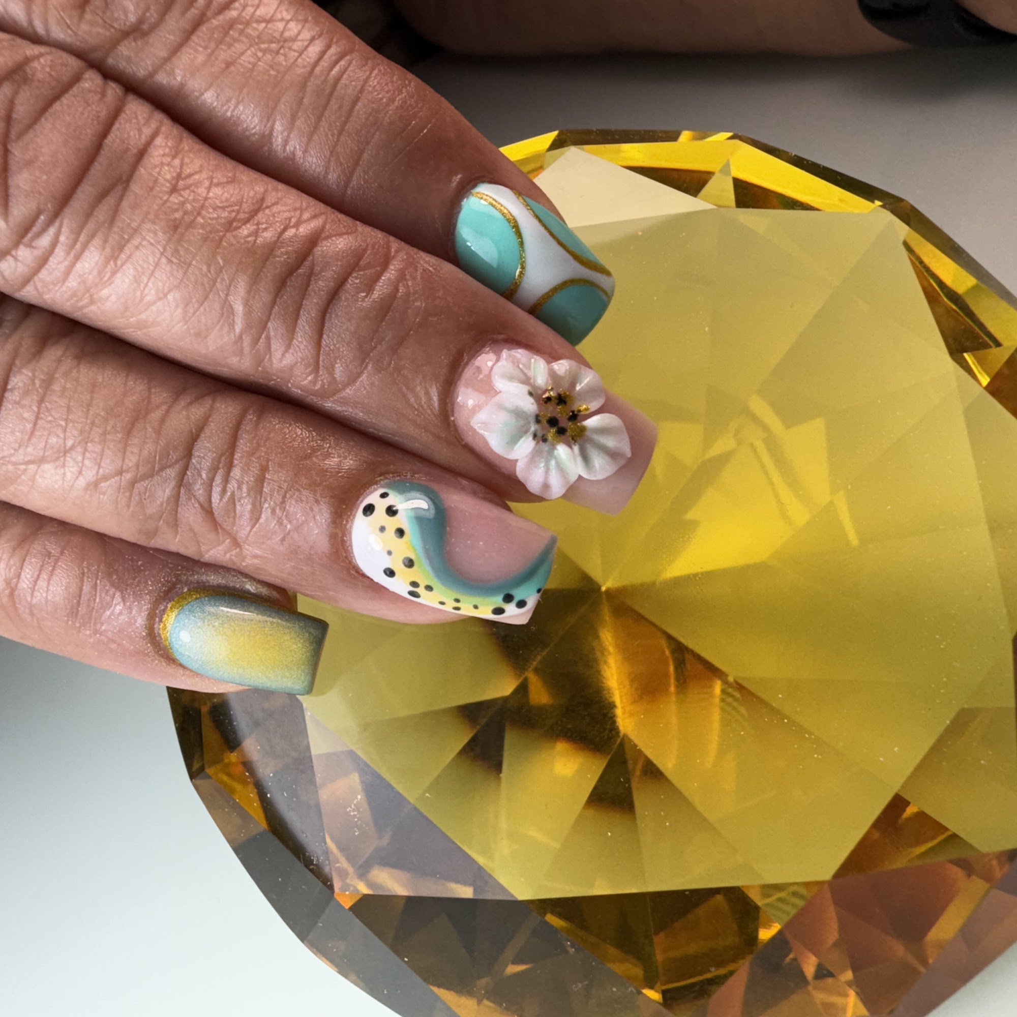 HONEY NAILS BY NOREMI LLC