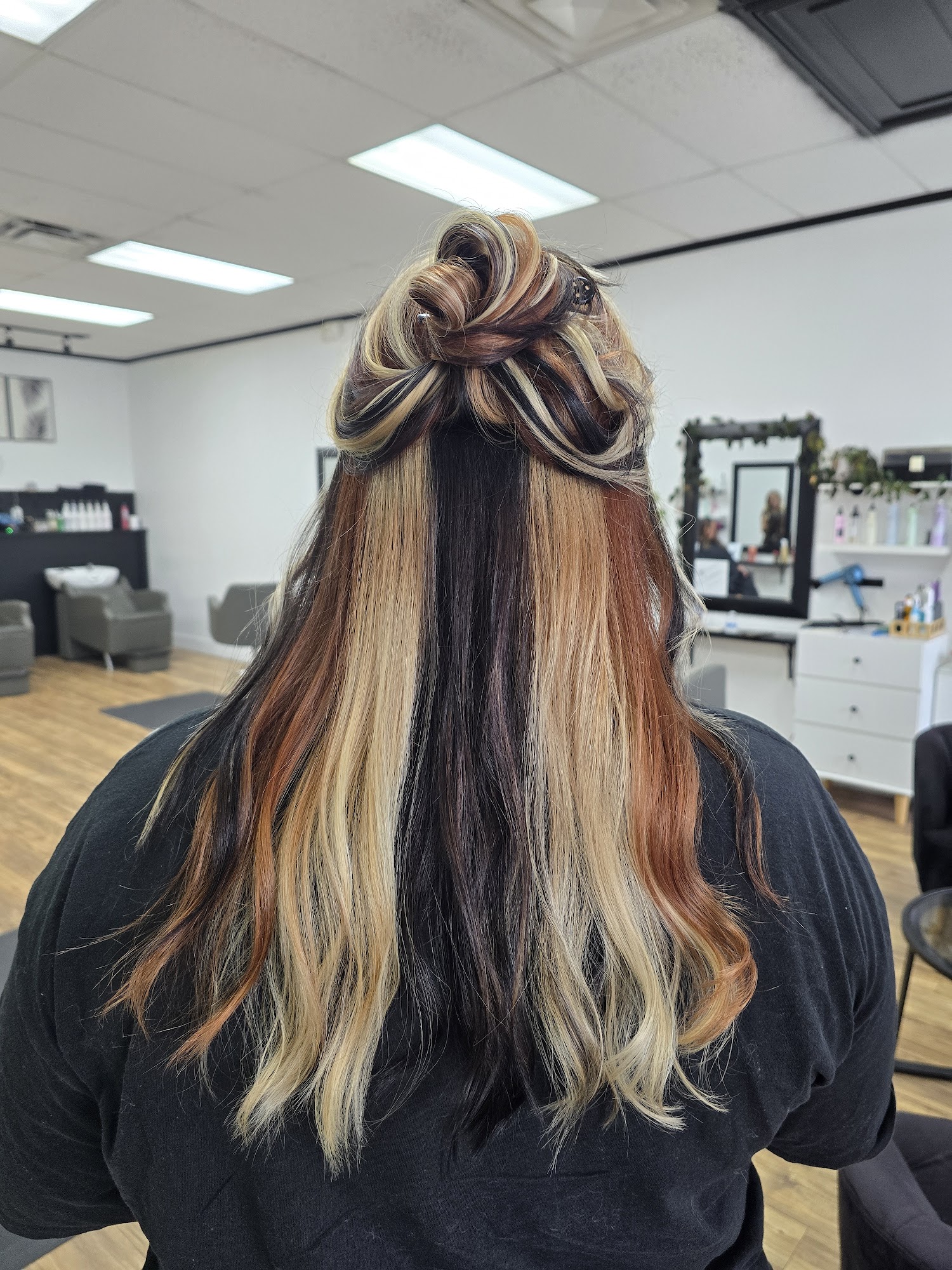 White Palm Salon 7662 Leavitt Rd, Amherst Ohio 44001