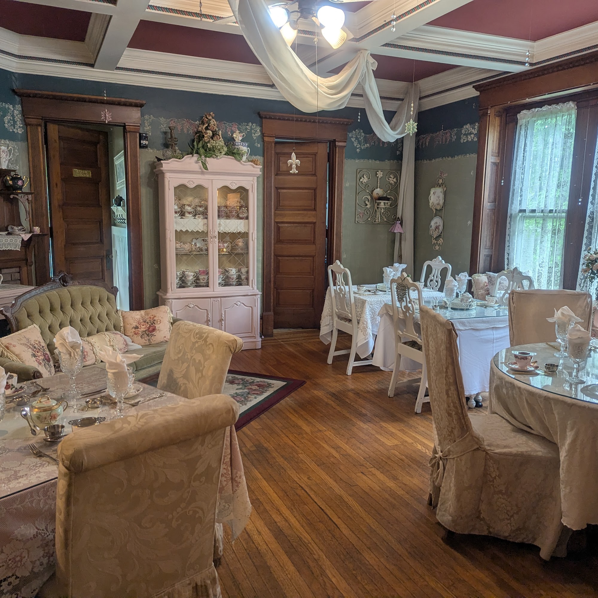 Quintealia’s Tea Parlor Burton