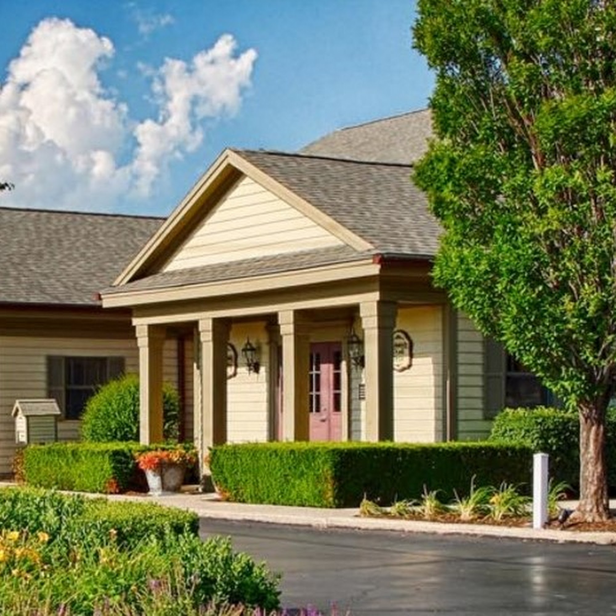 Alex-Bell Veterinary Clinic and Exclusively Posh Pets Centerville