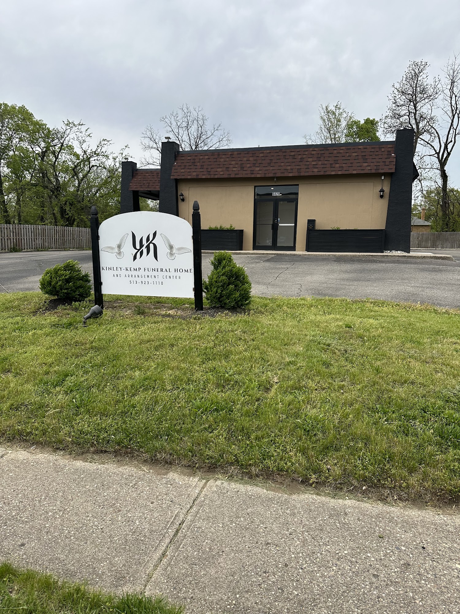 KINLEY-KEMP Funeral Home & Arrangement Center