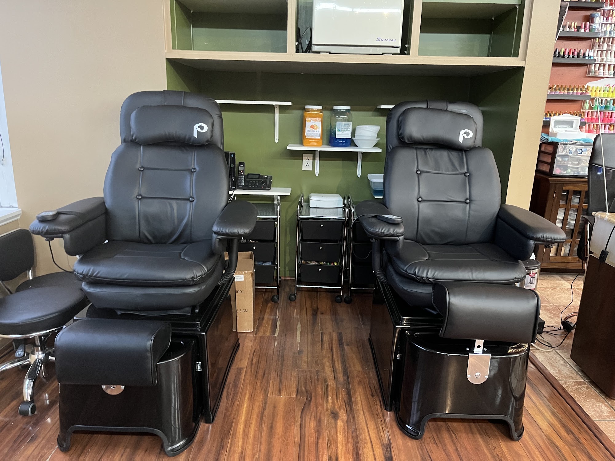 Polish Me Pretty 2.0 3964 Mayfield Rd, Cleveland Heights Ohio 44121