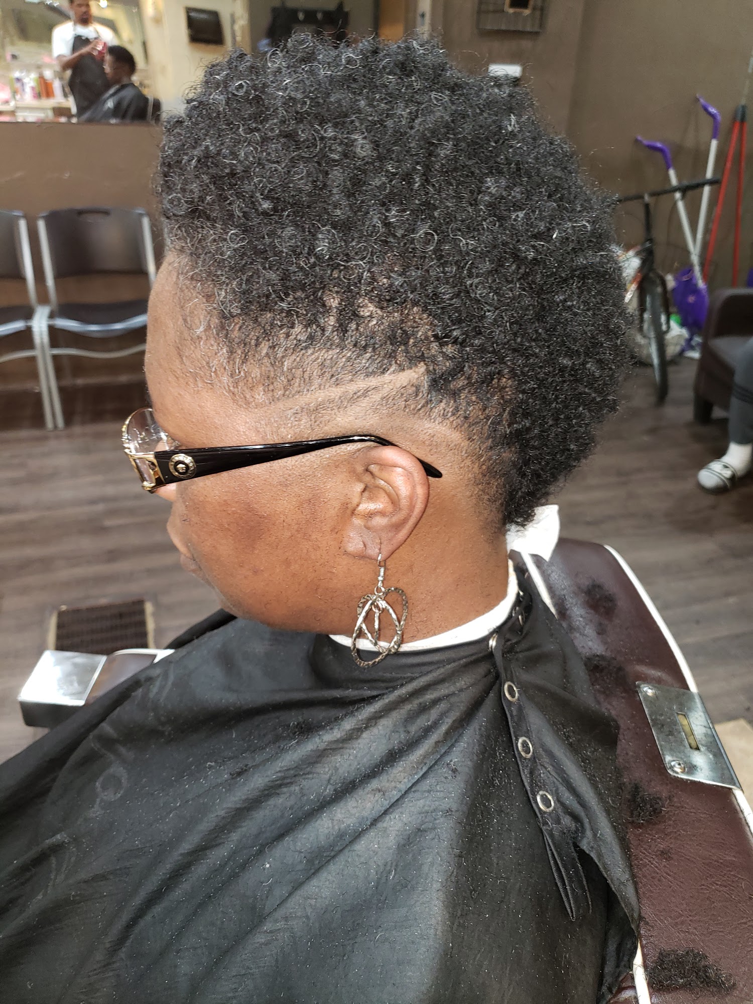 Takeover Barber Salon 3820 Martin Luther King Jr Dr #1, Cleveland Ohio 44105