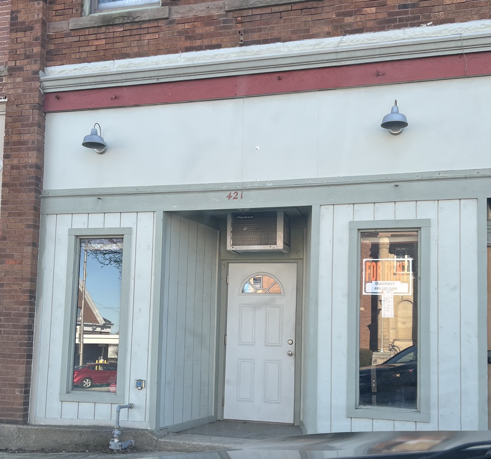 Xo, Lu 109 S Main St, Clyde Ohio 43410