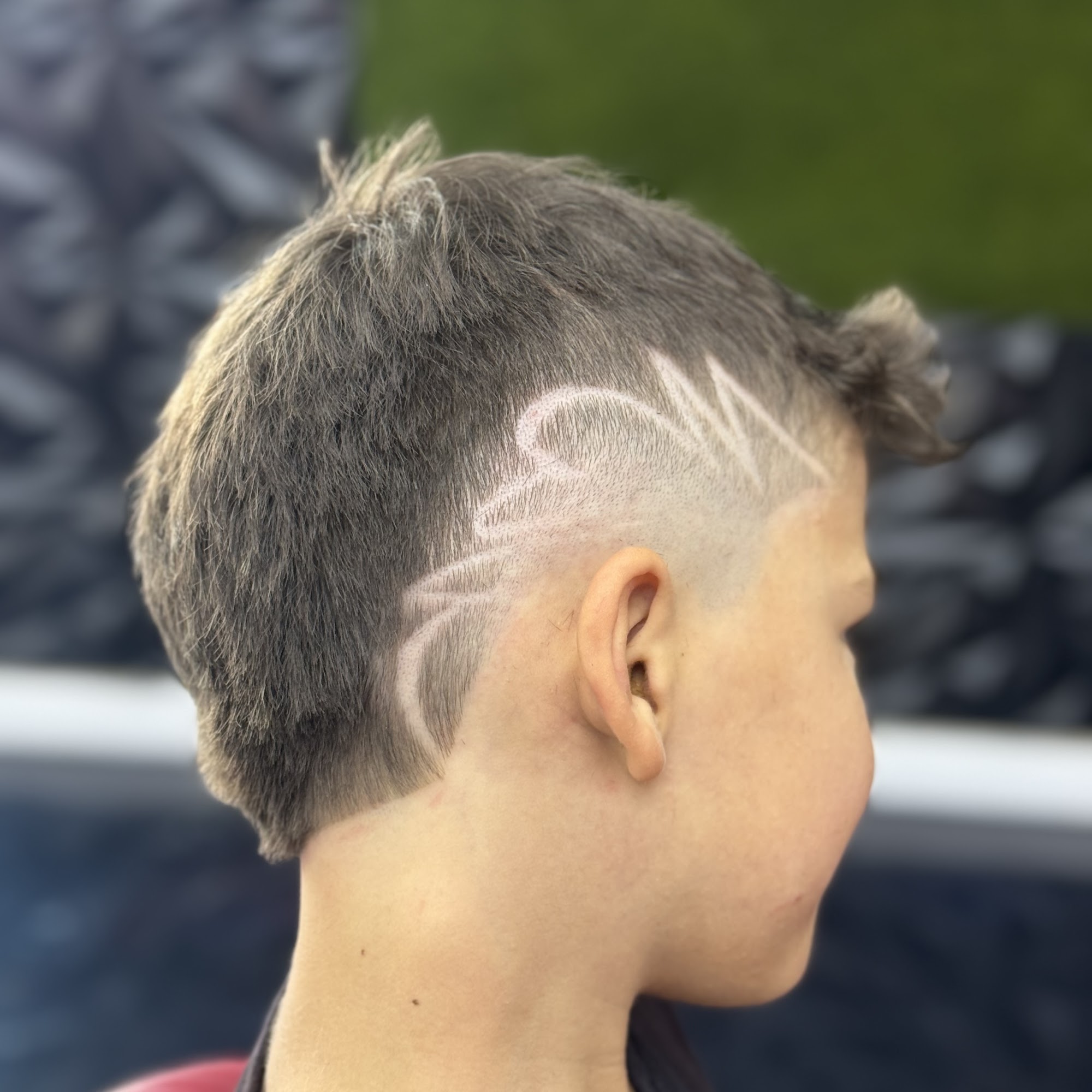 H platinum cuts صالون عربي