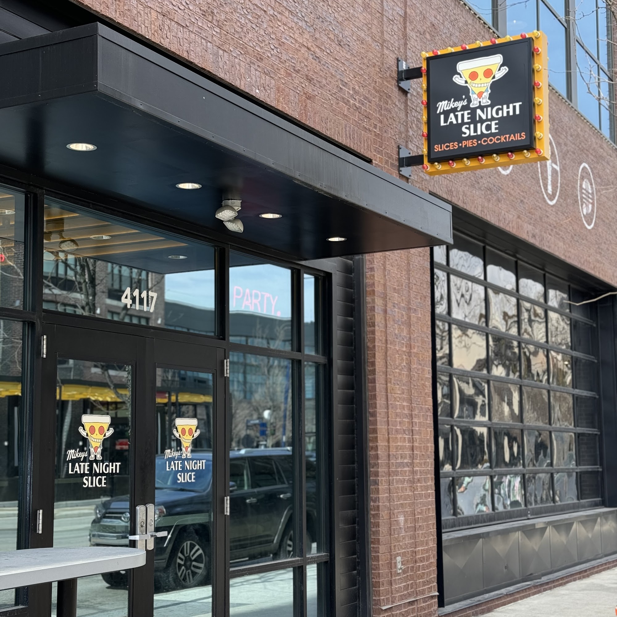 Mikey's Late Night Slice 4117 Worth Ave, Columbus, OH 43219
