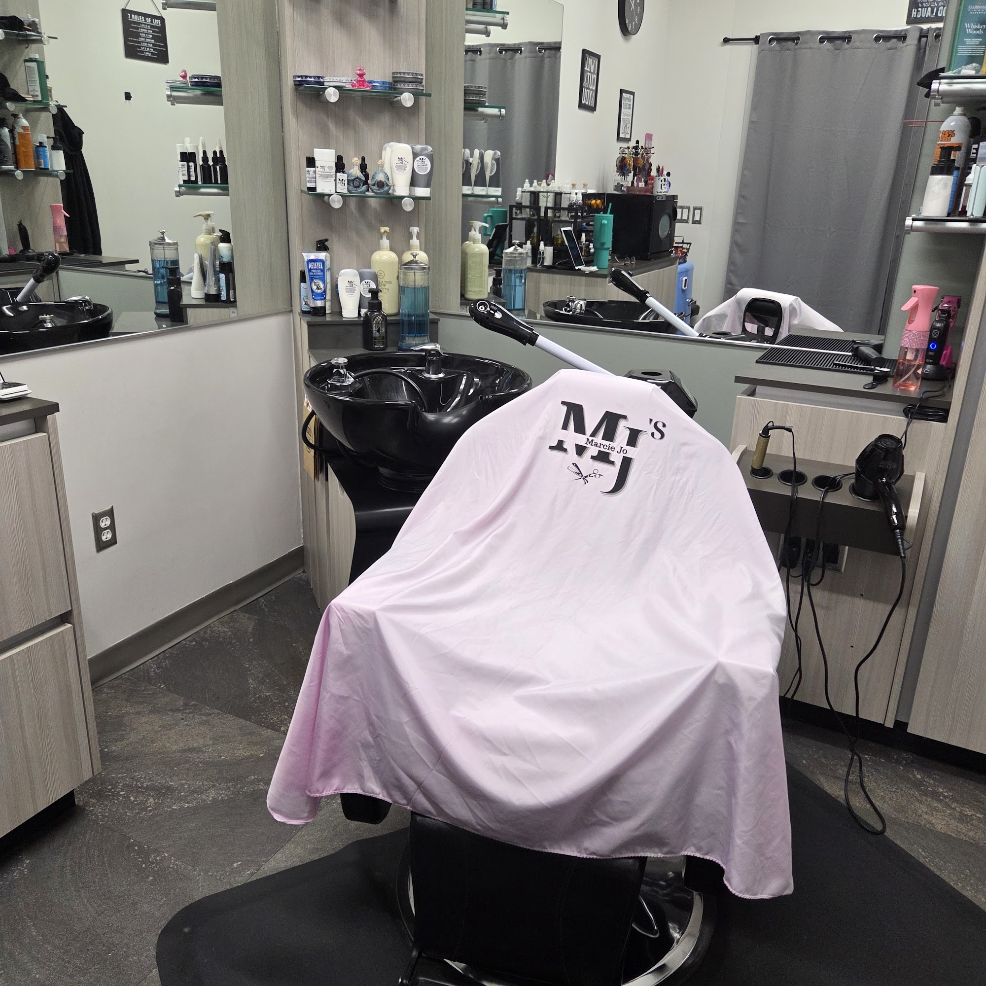 Mjs Cuts ✂️ 5566 N Hamilton Rd #21, Columbus Ohio 43230