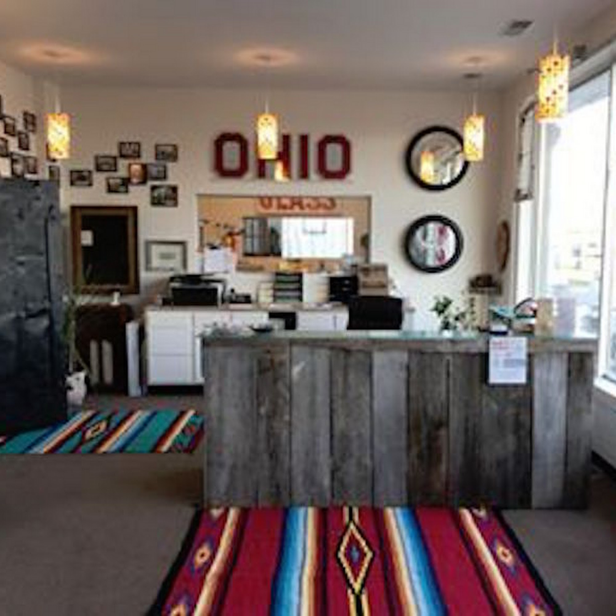 Bailey's Glass & Mirror