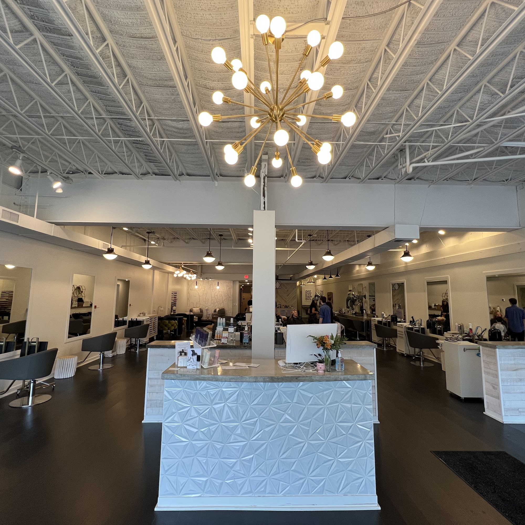 Verde Salon 5553 Wilson Mills Rd, Highland Heights Ohio 44143