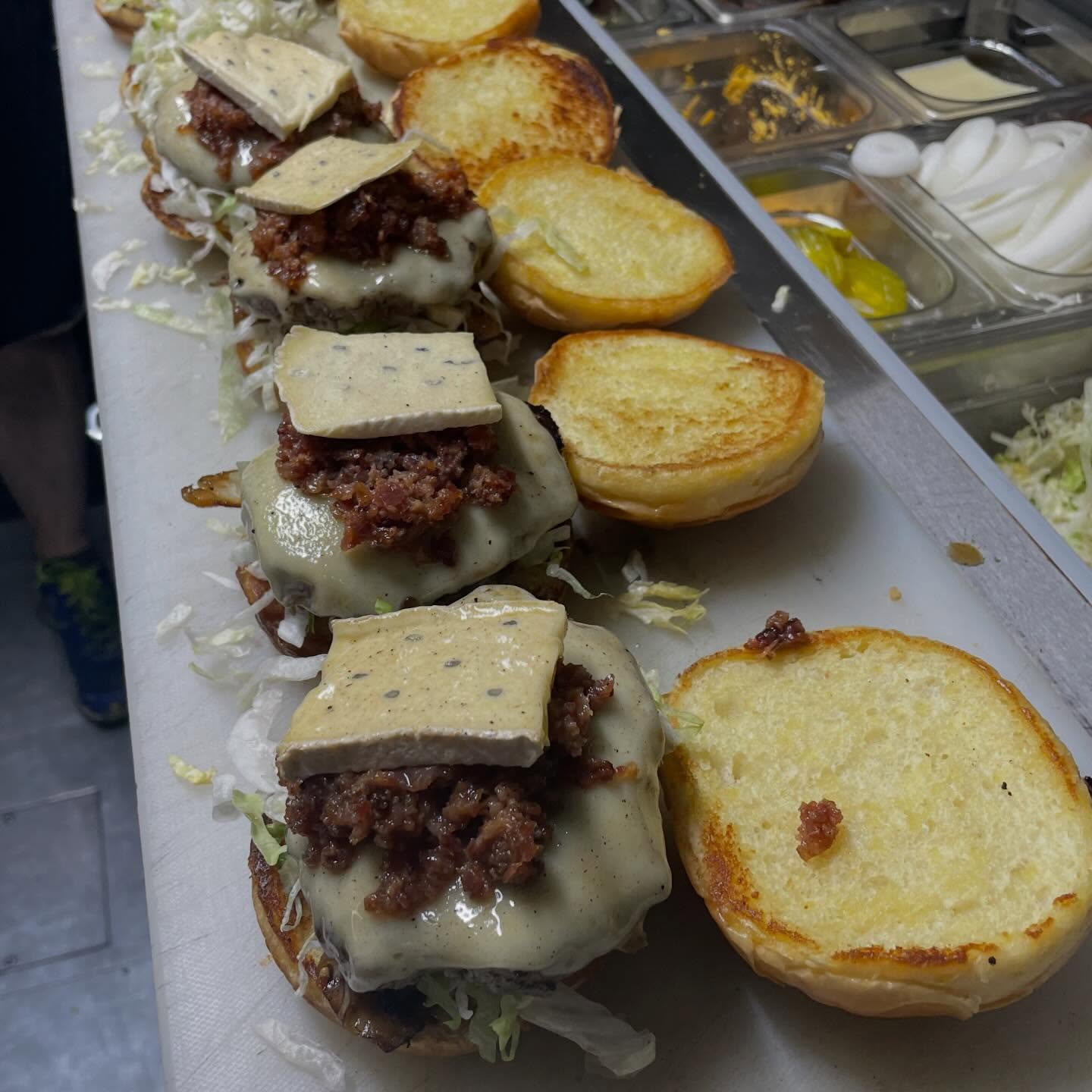 Hot Mess - Fresh • Comfortable • American Food Hilliard