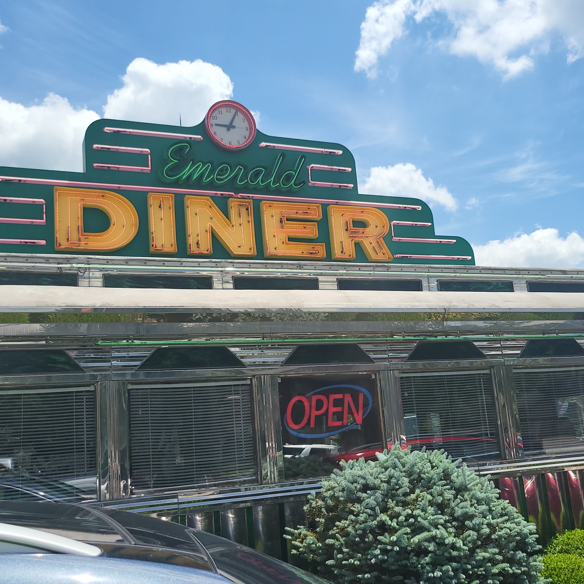 Rhonda's Emerald Diner 825 N Main St, Hubbard, OH 44425
