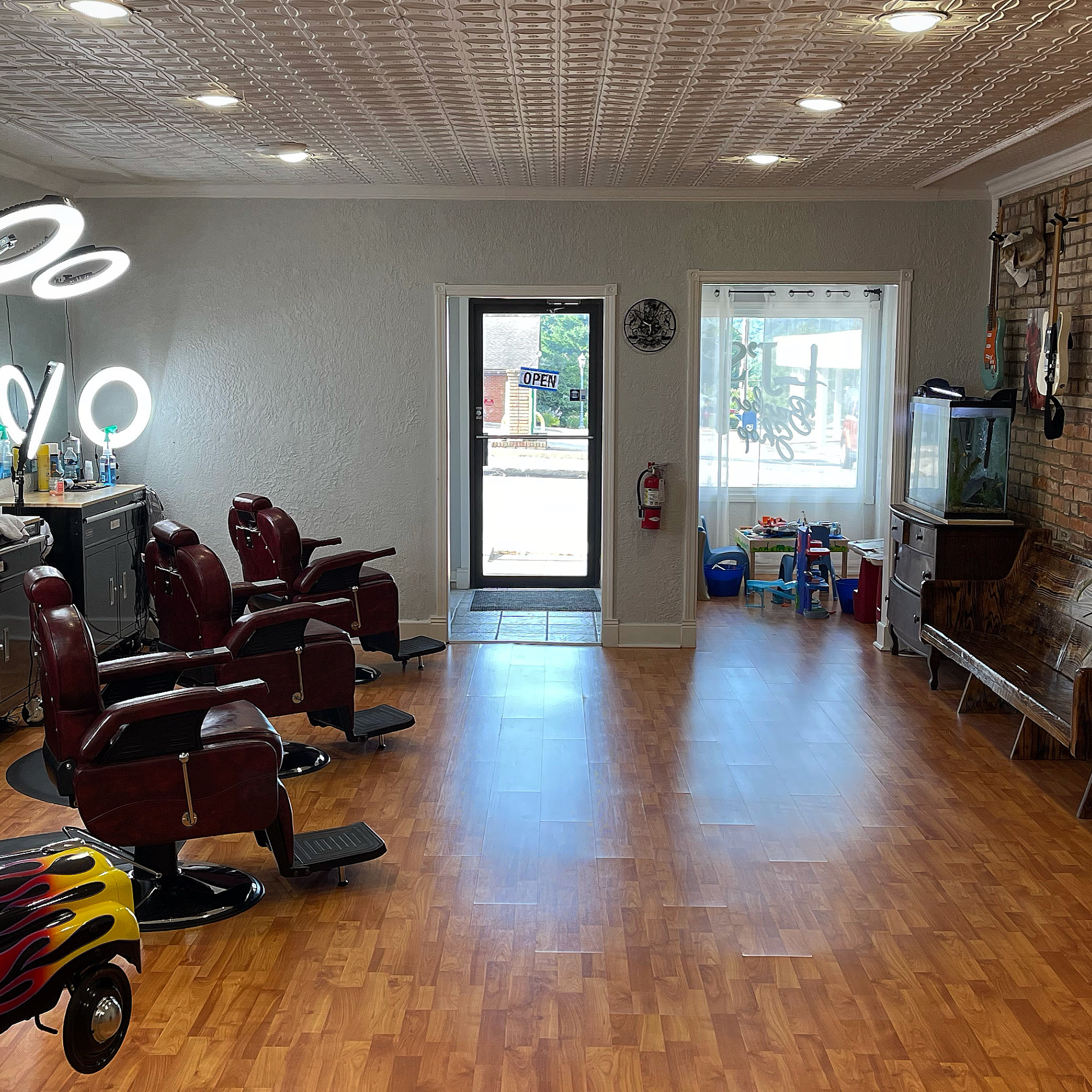 Lj’s 21 W Main St, Lexington Ohio 44904