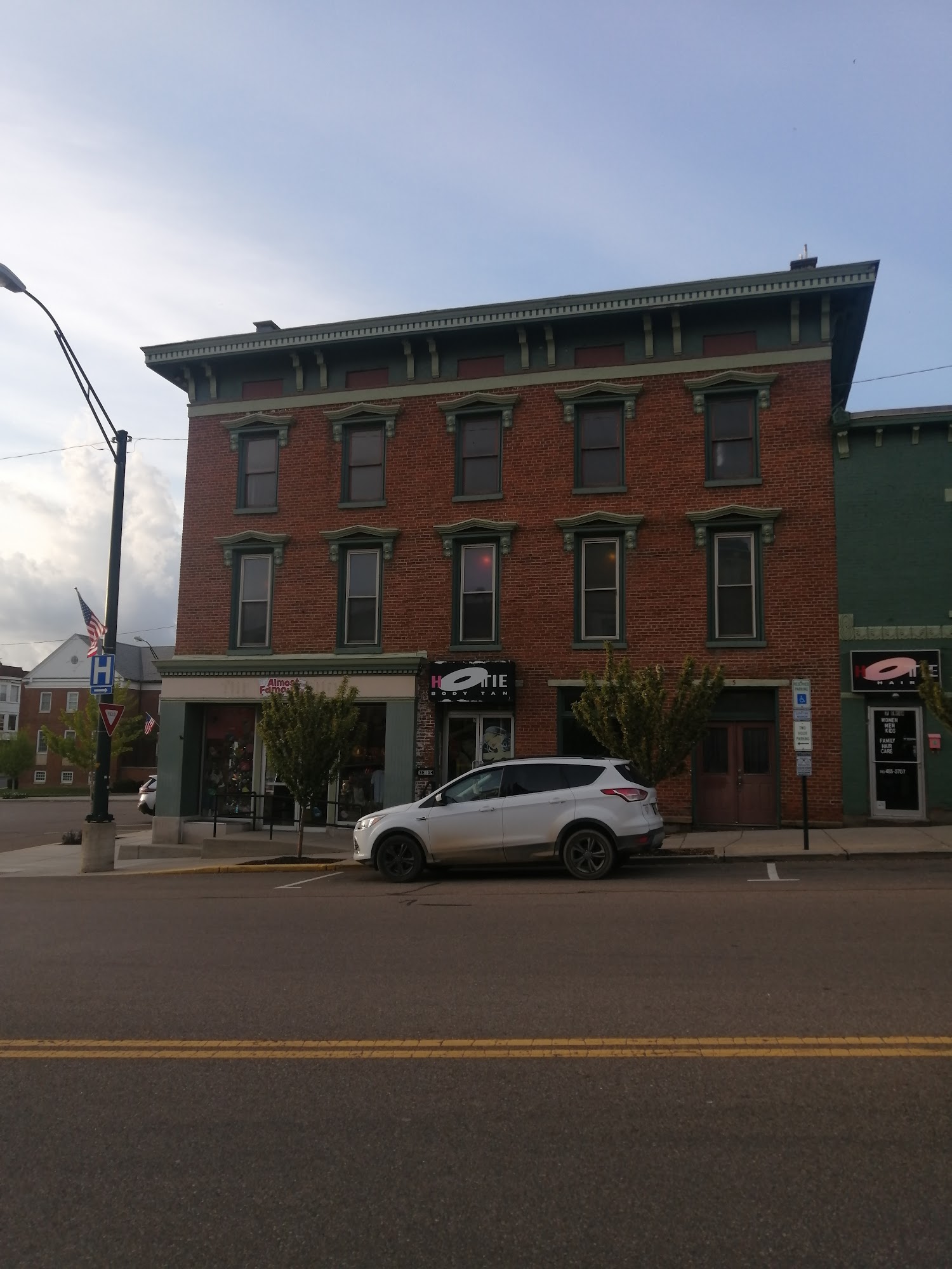 Hottie Body Tan 3 E High St, Mt Vernon Ohio 43050