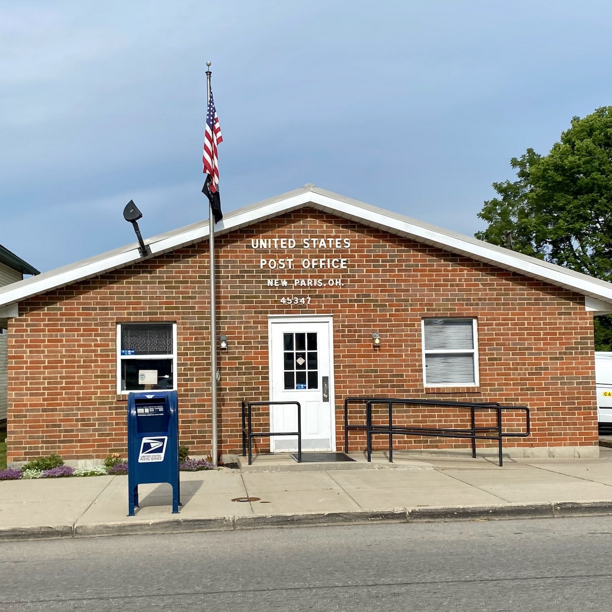 United States Postal Service New Paris