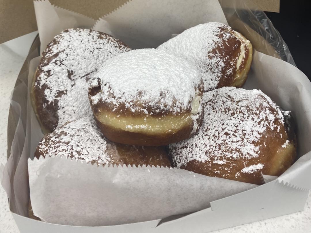 DS Cakes and Sweet Cafe Newbury